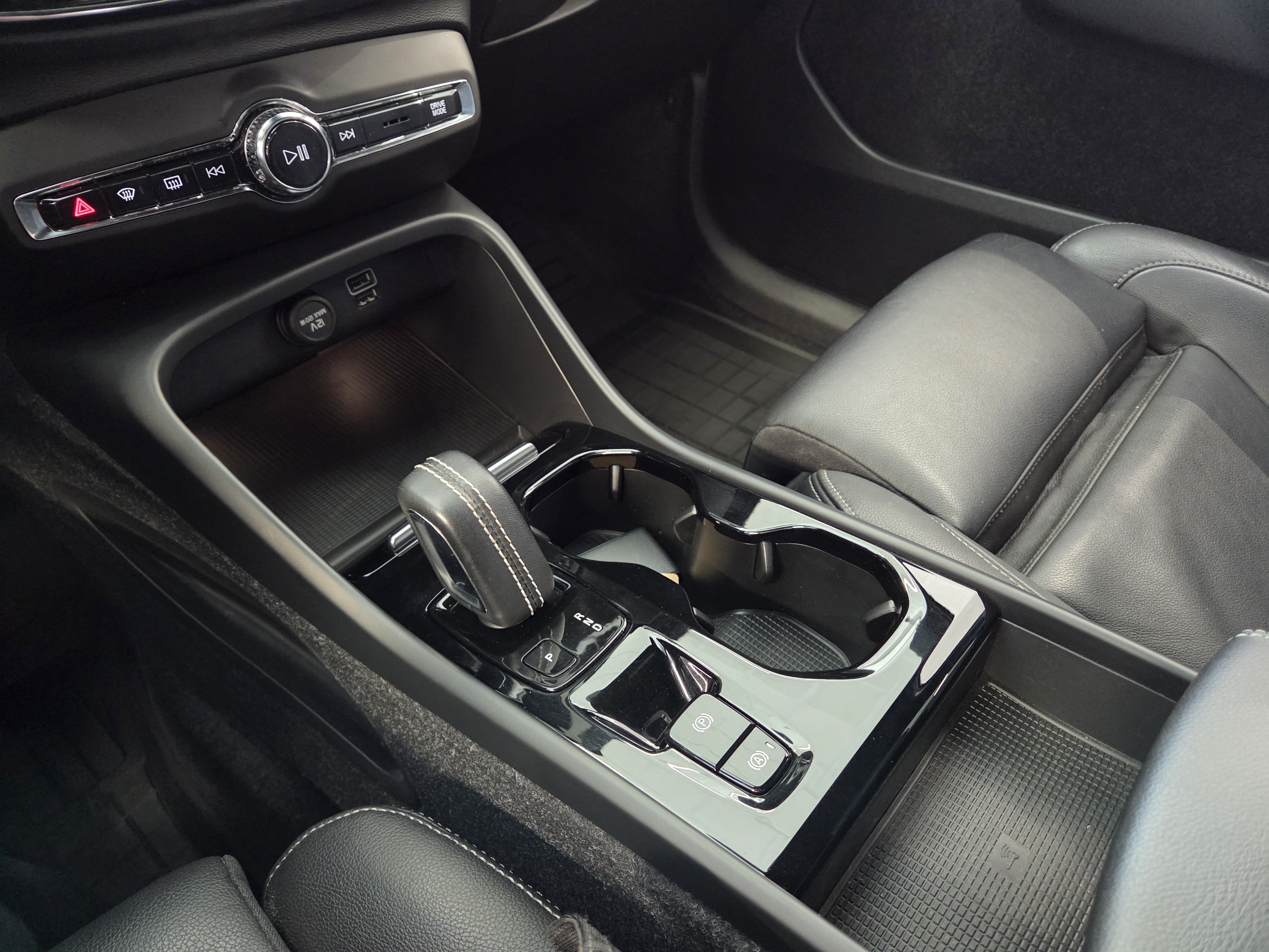 Volvo XC40 T5 TWE R-DESIGN TAKUU 12KK/20TKM