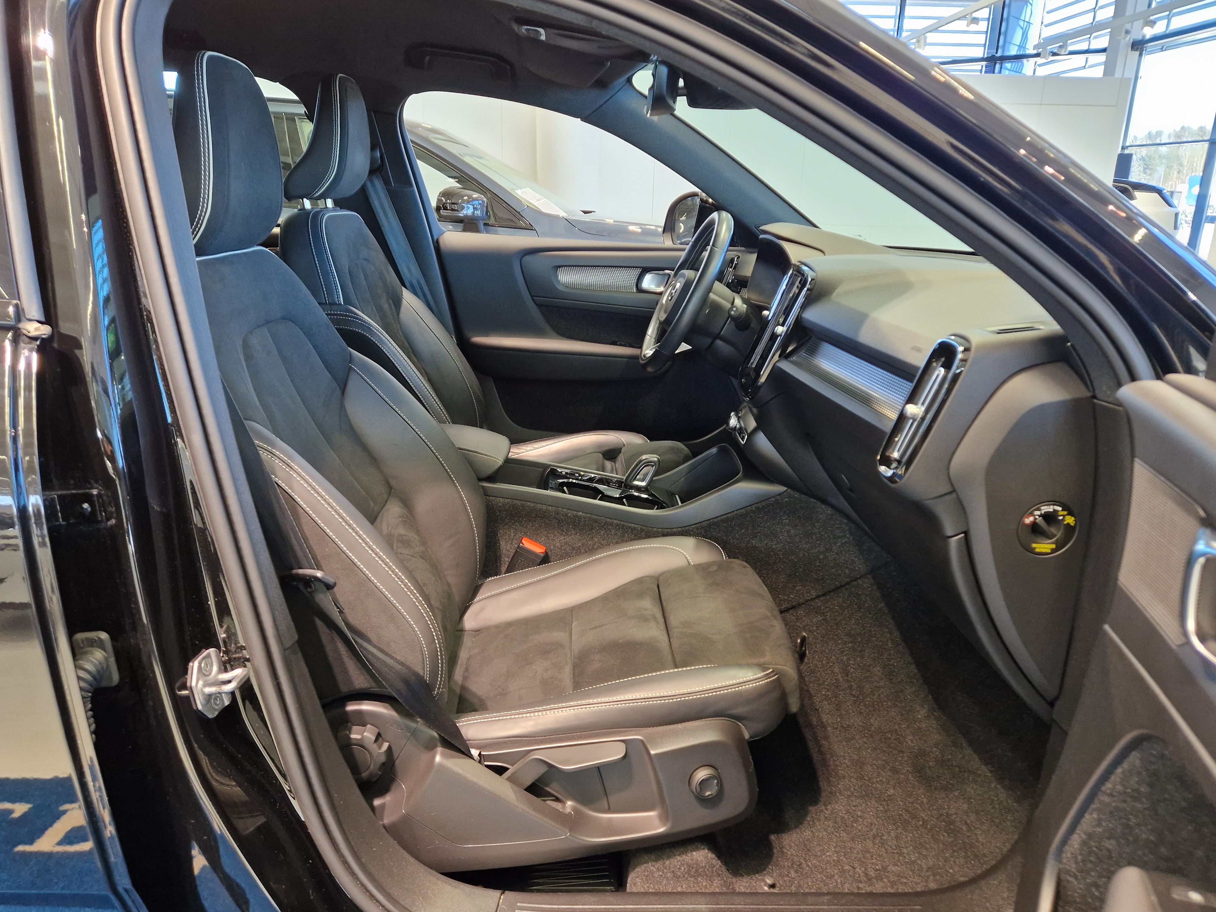 Volvo XC40 T5 TWE BUSINESS R-DESIGN TAKUU 24KK/40TKM