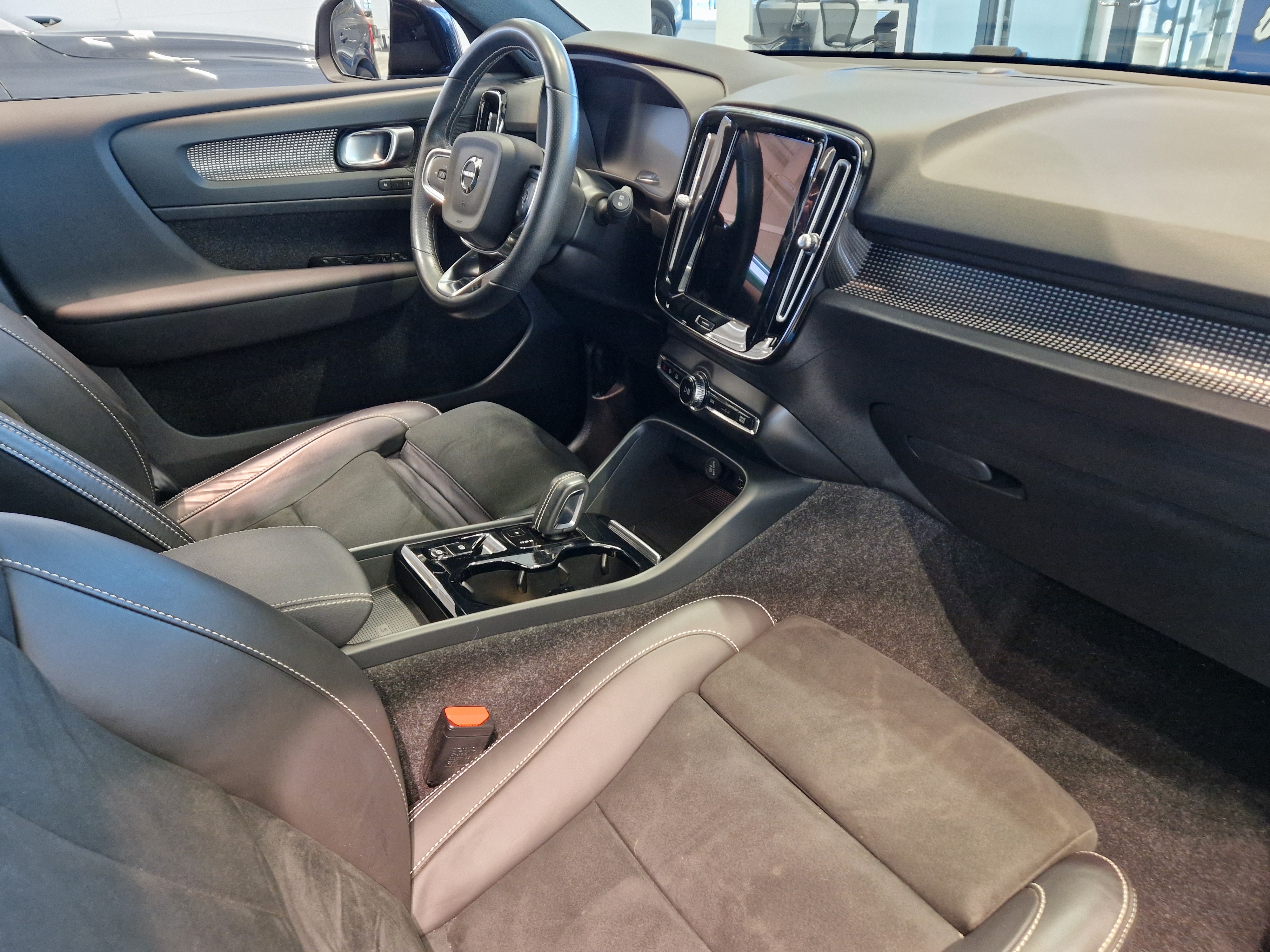 Volvo XC40 T5 TWE BUSINESS R-DESIGN TAKUU 24KK/40TKM
