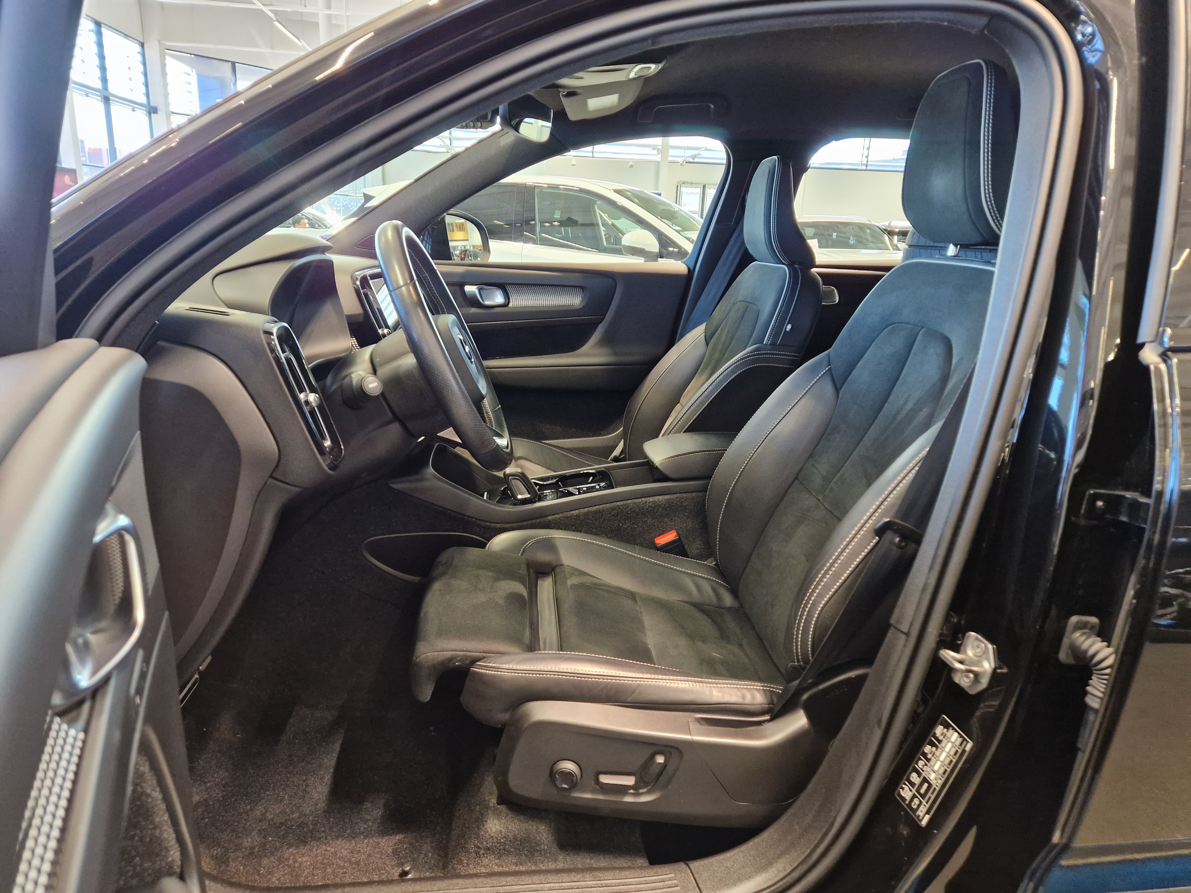 Volvo XC40 T5 TWE BUSINESS R-DESIGN TAKUU 24KK/40TKM