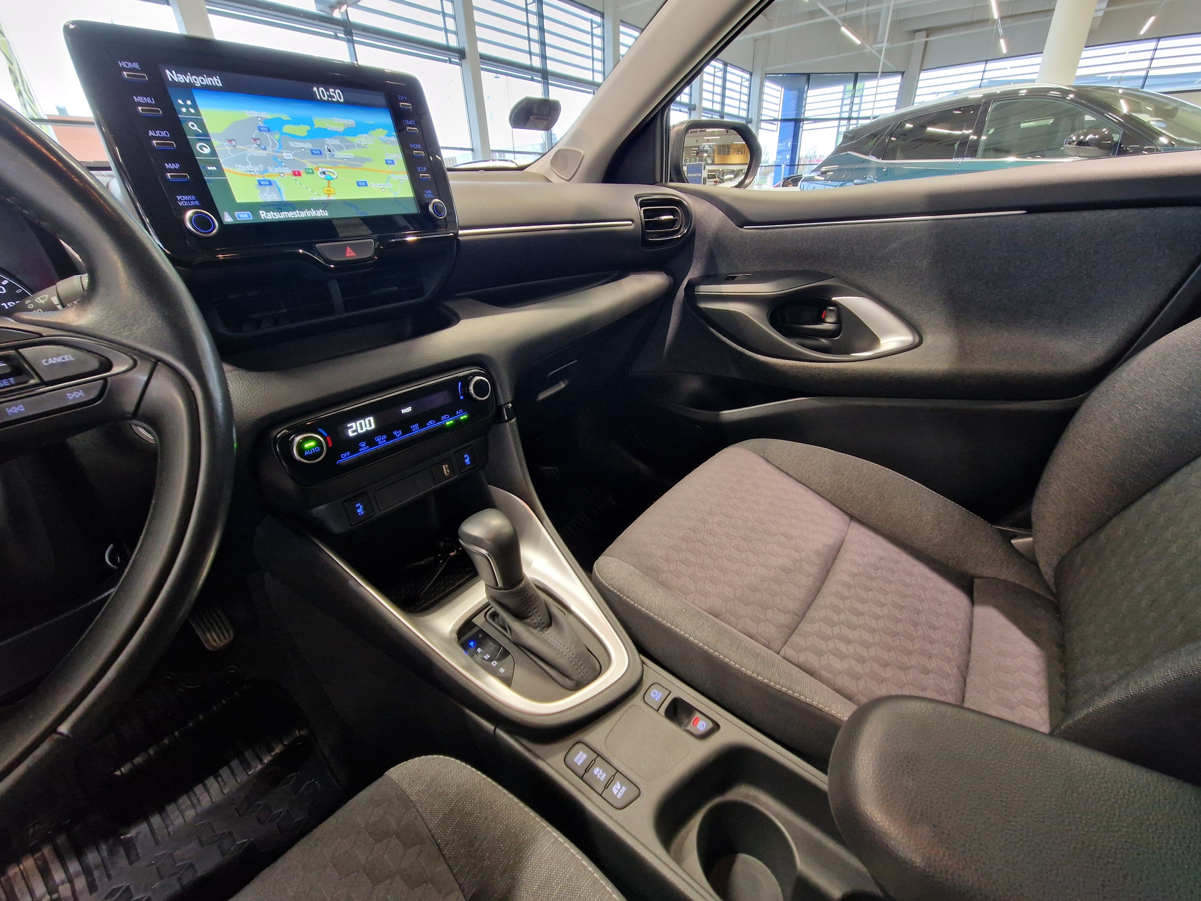 Toyota YARIS 1,5 HYBRID ACTIVE AUT TAKUU 12KK/20TKM