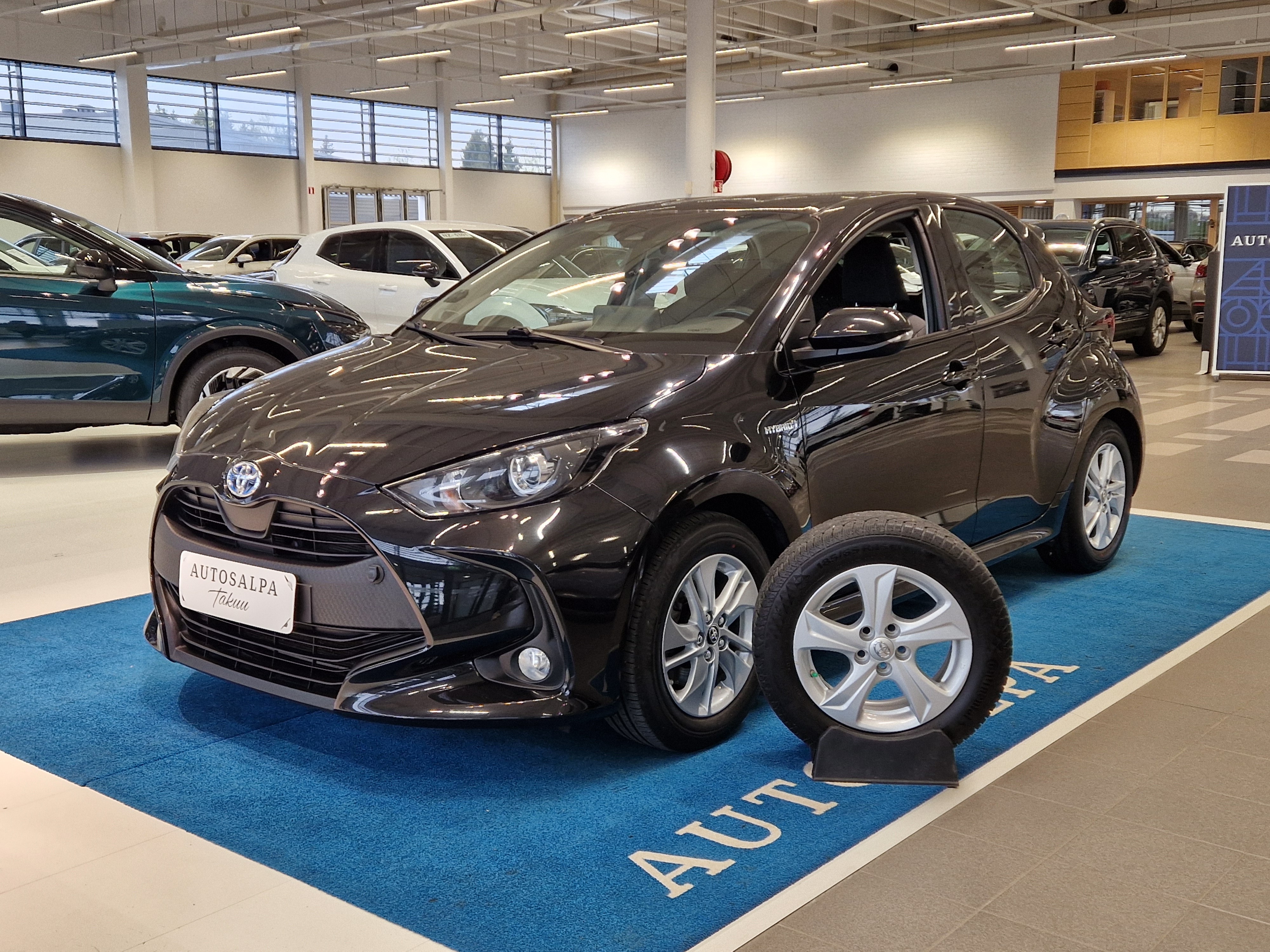 Toyota YARIS 1,5 HYBRID ACTIVE AUT TAKUU 12KK/20TKM