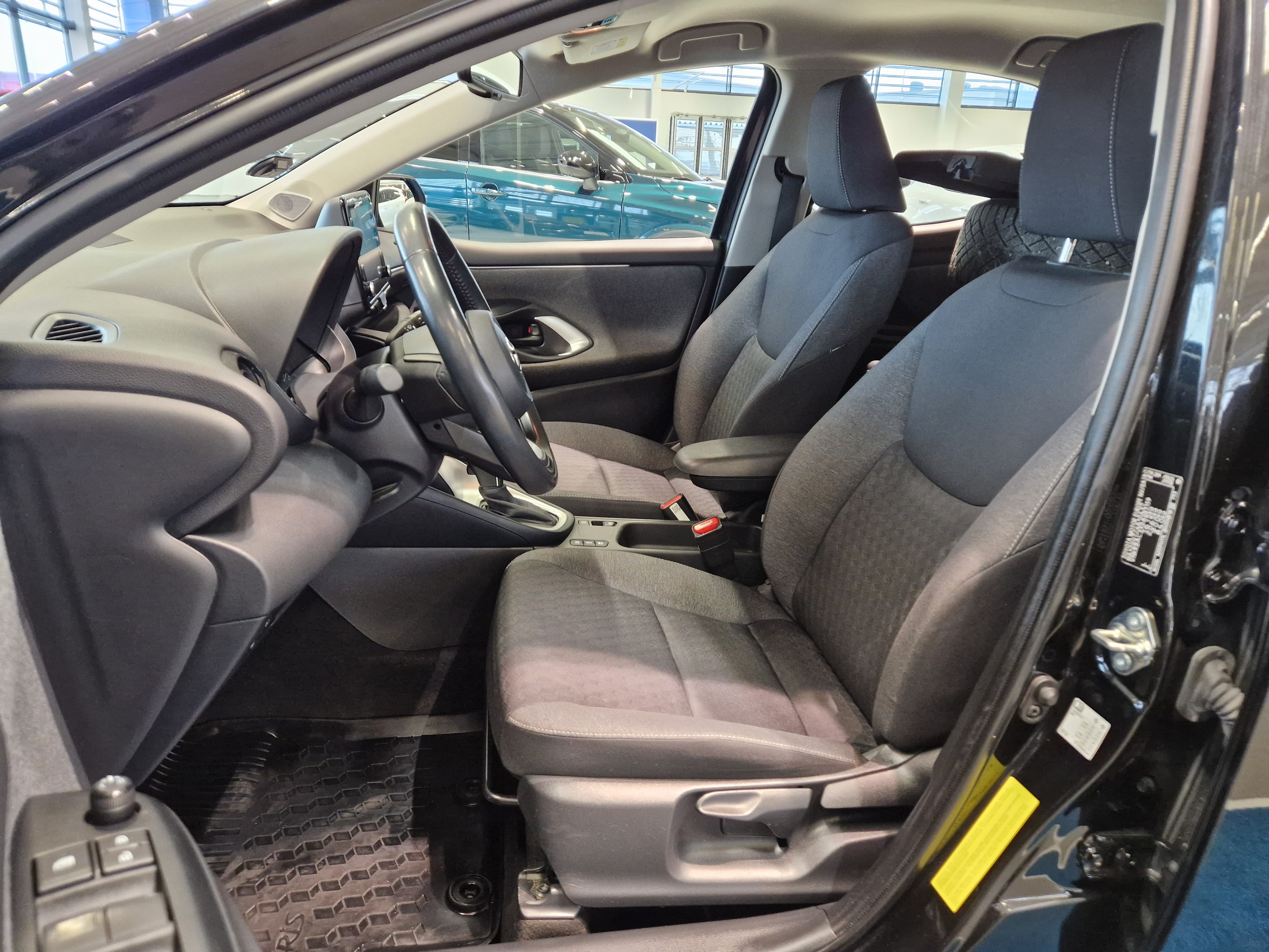 Toyota YARIS 1,5 HYBRID ACTIVE AUT TAKUU 12KK/20TKM
