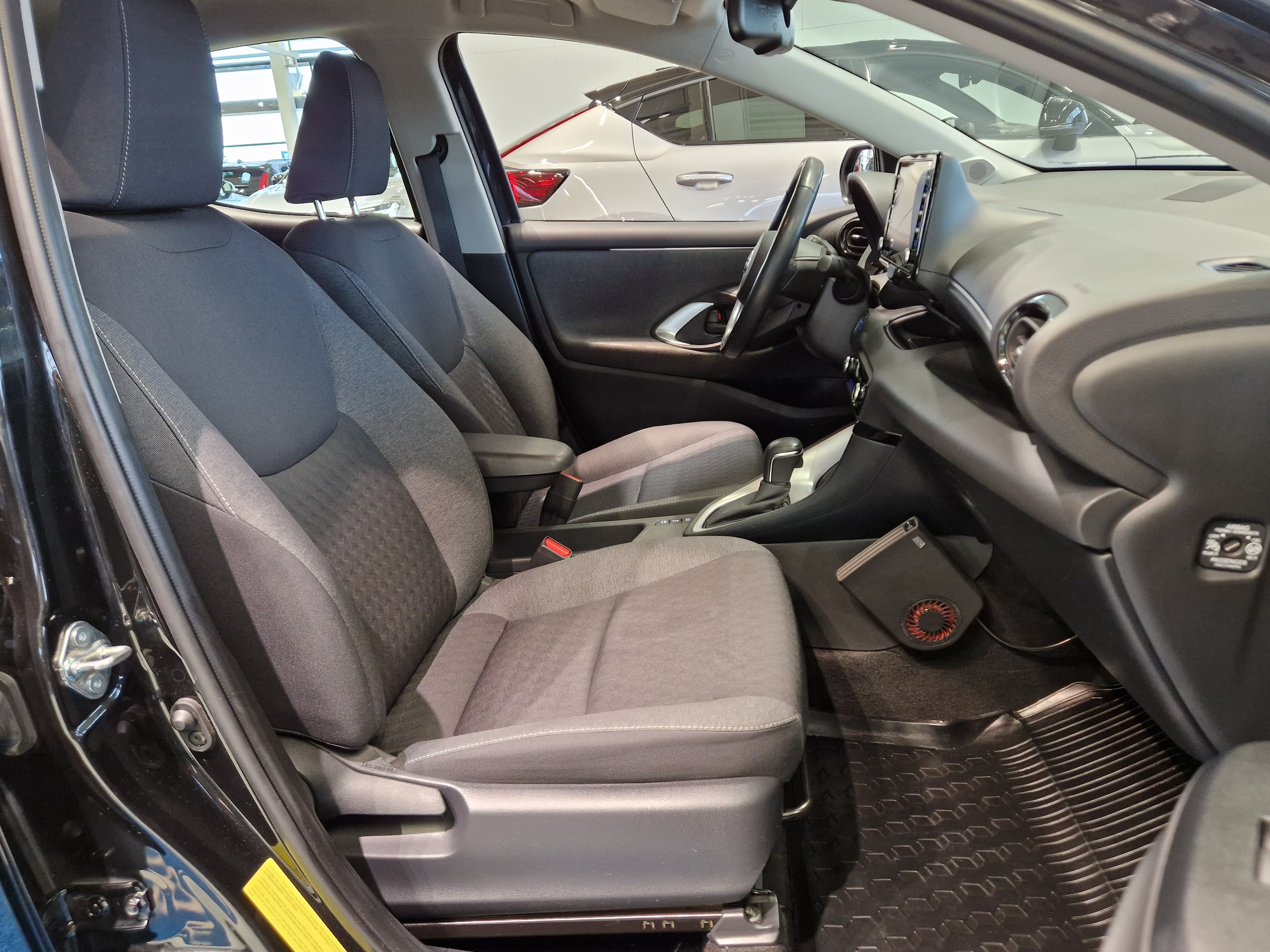 Toyota YARIS 1,5 HYBRID ACTIVE AUT TAKUU 12KK/20TKM