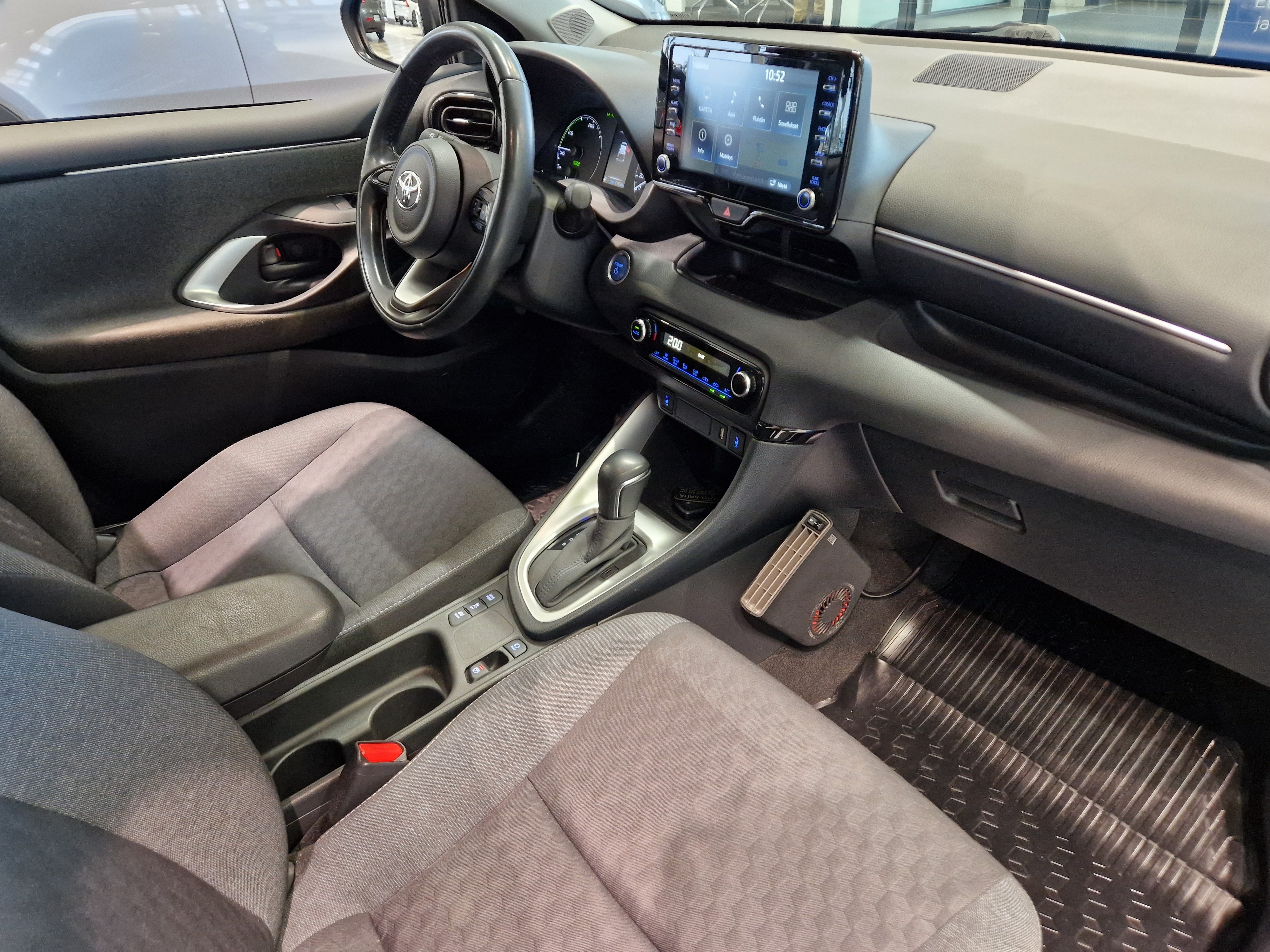 Toyota YARIS 1,5 HYBRID ACTIVE AUT TAKUU 12KK/20TKM