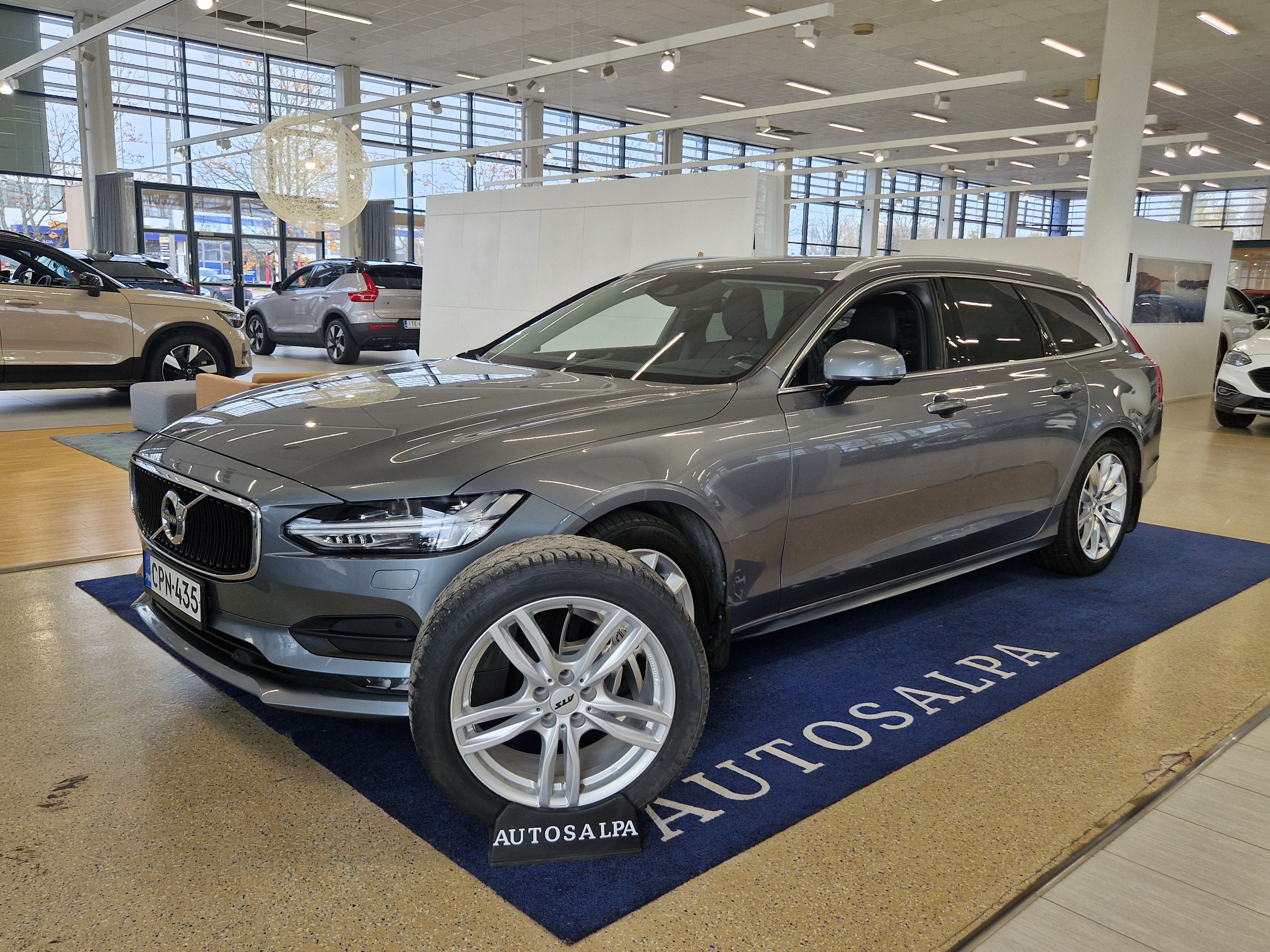 Volvo V90 D3 AWD Momentum aut 2020, photo 2/19