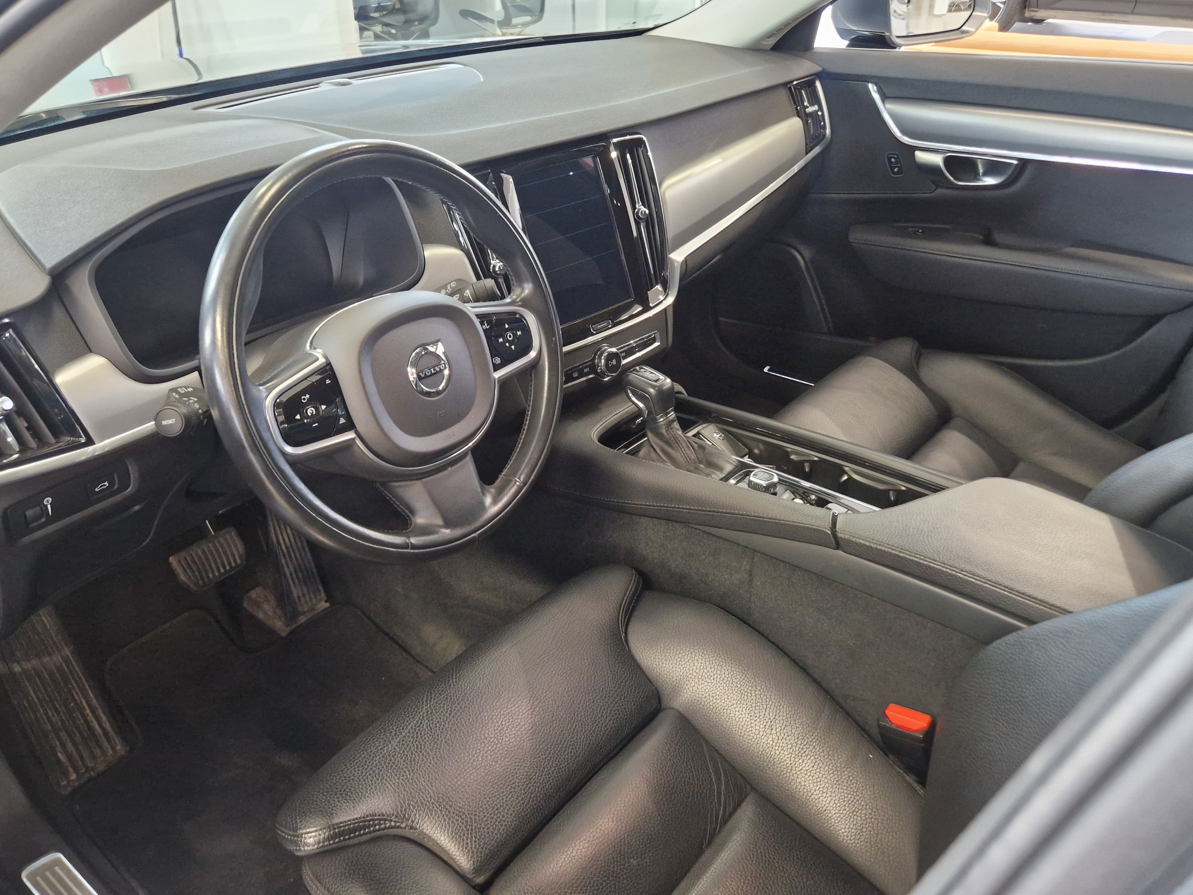 Volvo V90 D3 AWD Momentum aut 2020, photo 5/19