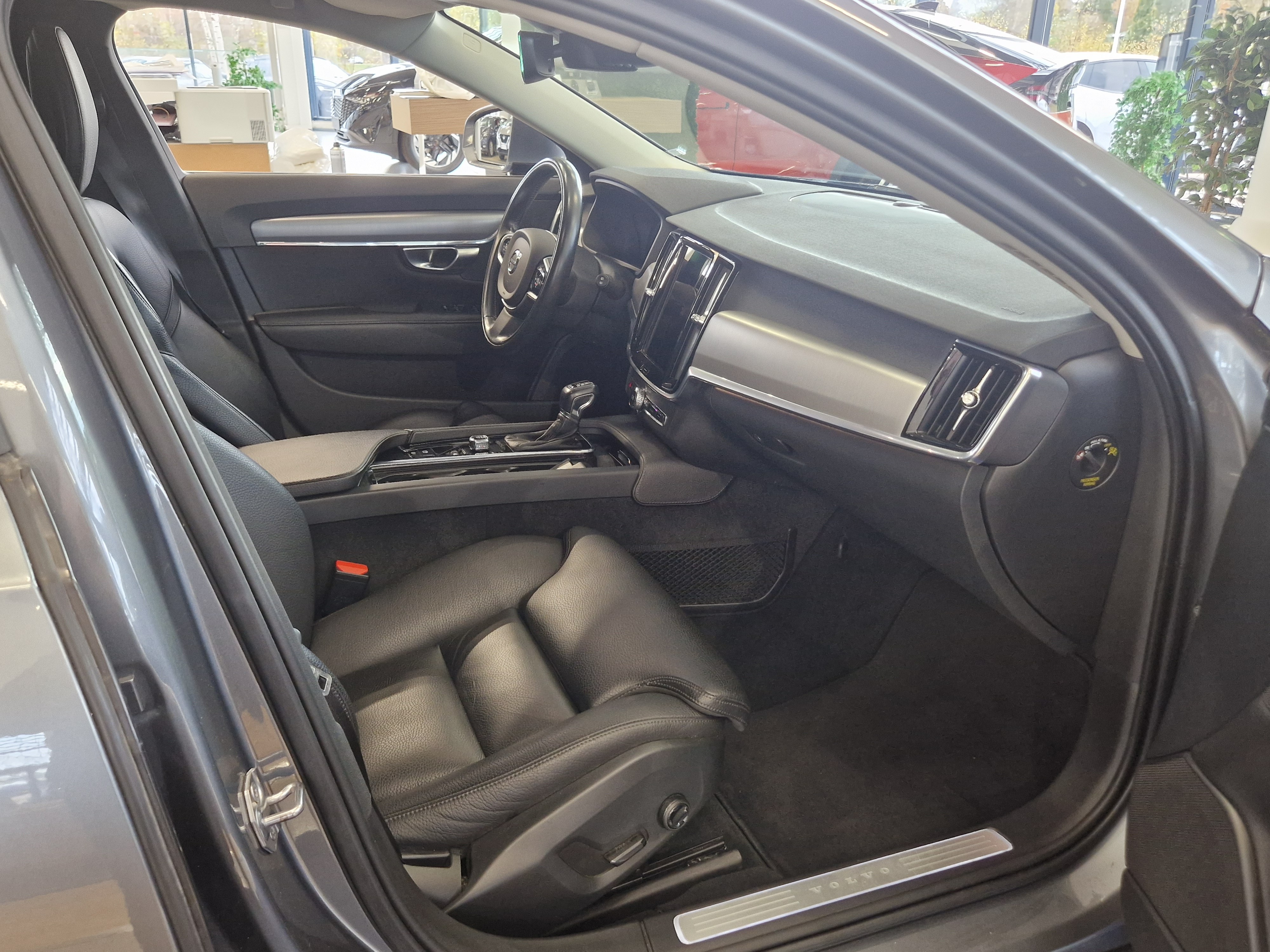 Volvo V90 D3 AWD MOMENTUM AUT TAKUU 12KK /20TKM