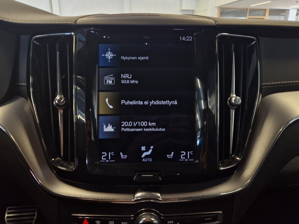 Volvo XC60 B4 AWD D-MHEV R-DESIGN TAKUU 12KK/20TKM