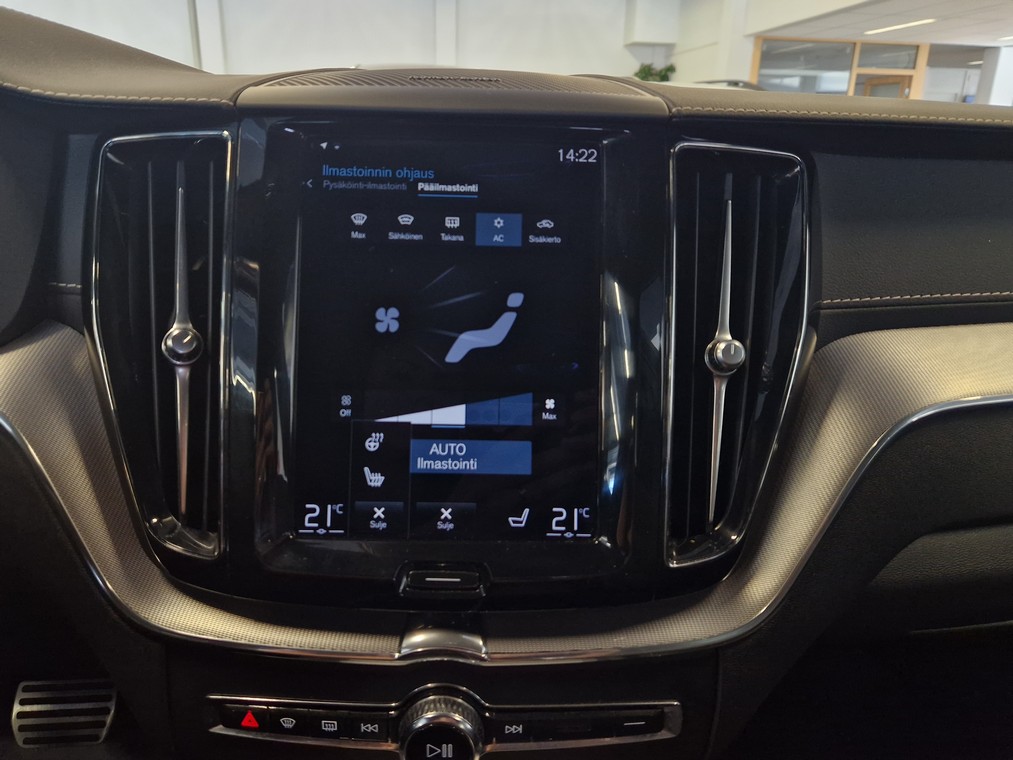 Volvo XC60 B4 AWD D-MHEV R-DESIGN TAKUU 12KK/20TKM