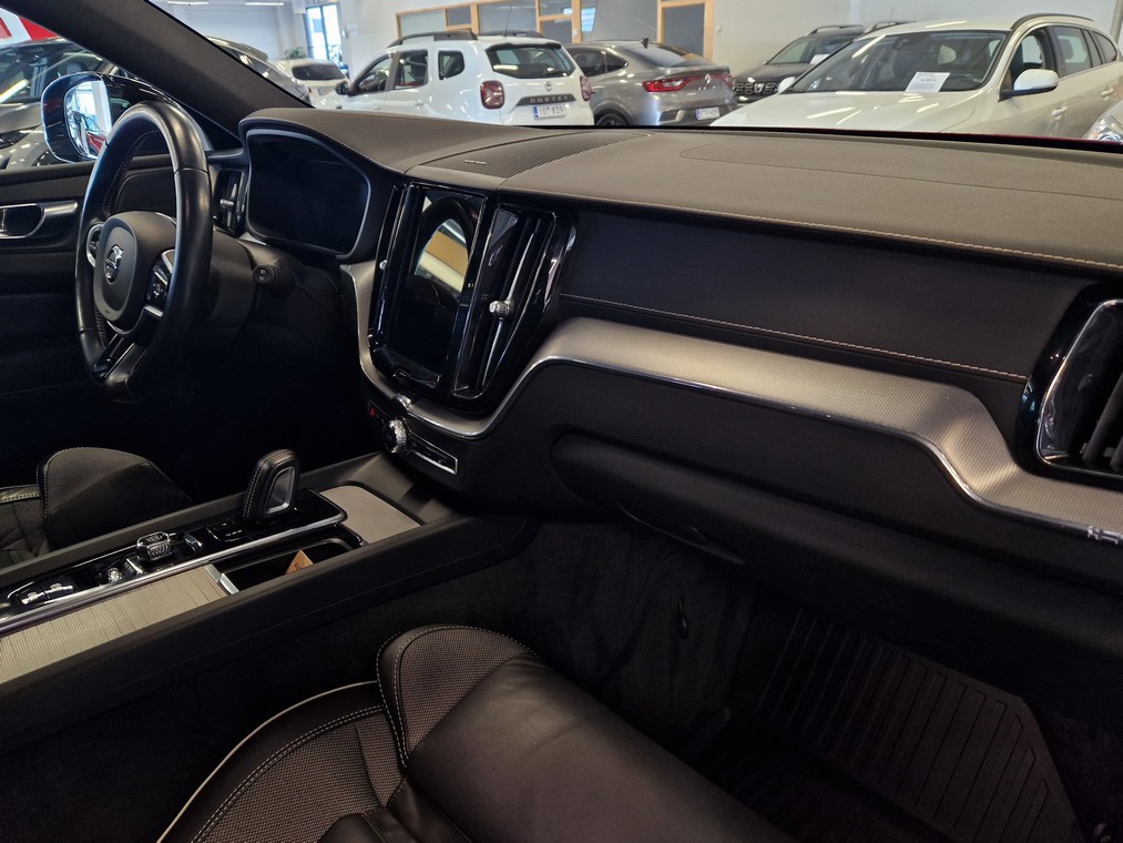 Volvo XC60 B4 AWD D-MHEV R-DESIGN TAKUU 12KK/20TKM