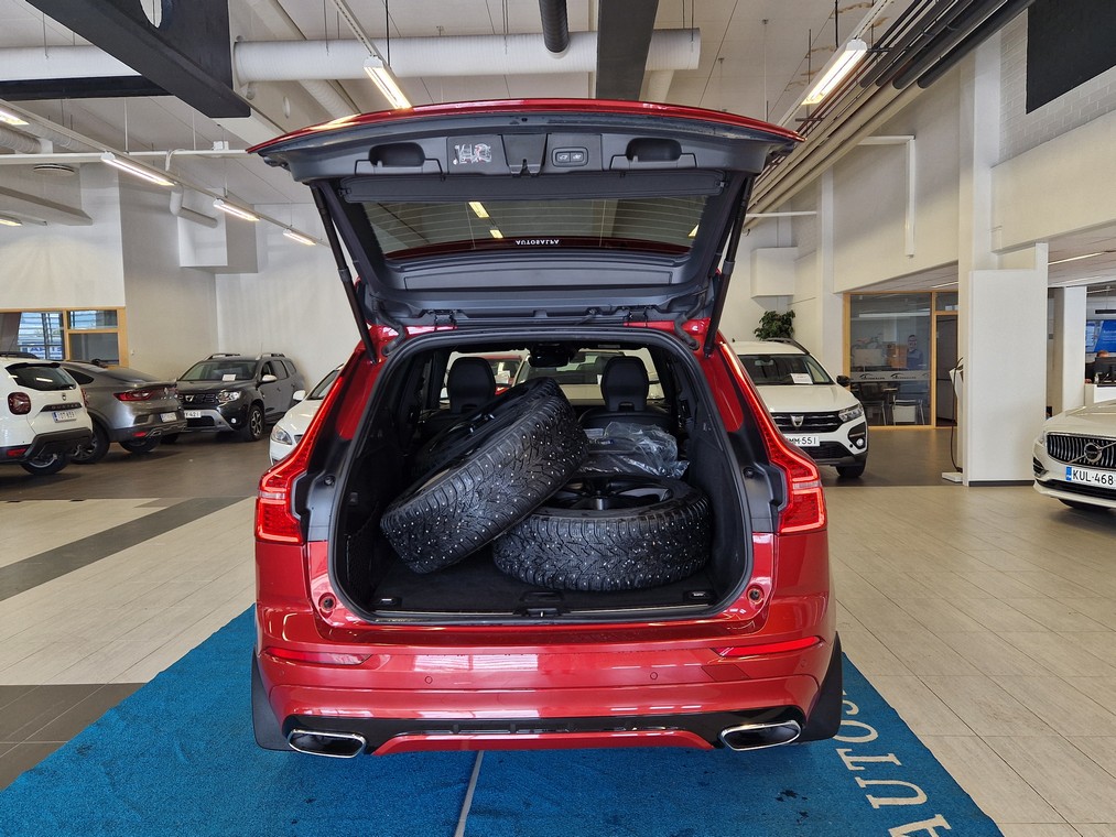 Volvo XC60 B4 AWD D-MHEV R-DESIGN TAKUU 12KK/20TKM