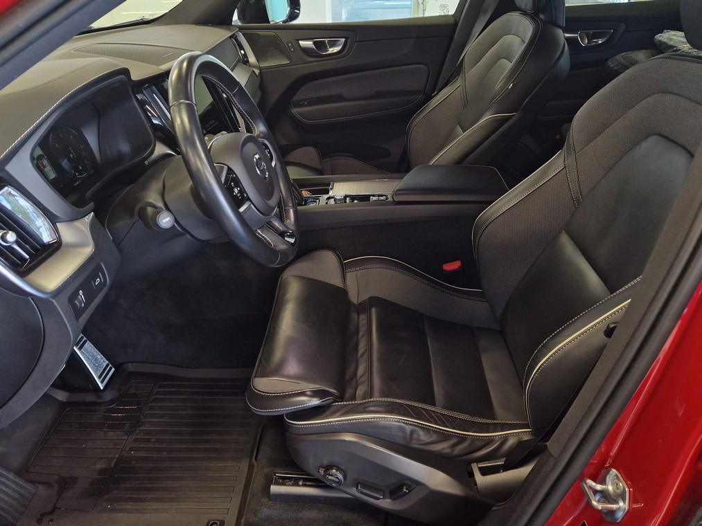 Volvo XC60 B4 AWD D-MHEV R-DESIGN TAKUU 12KK/20TKM