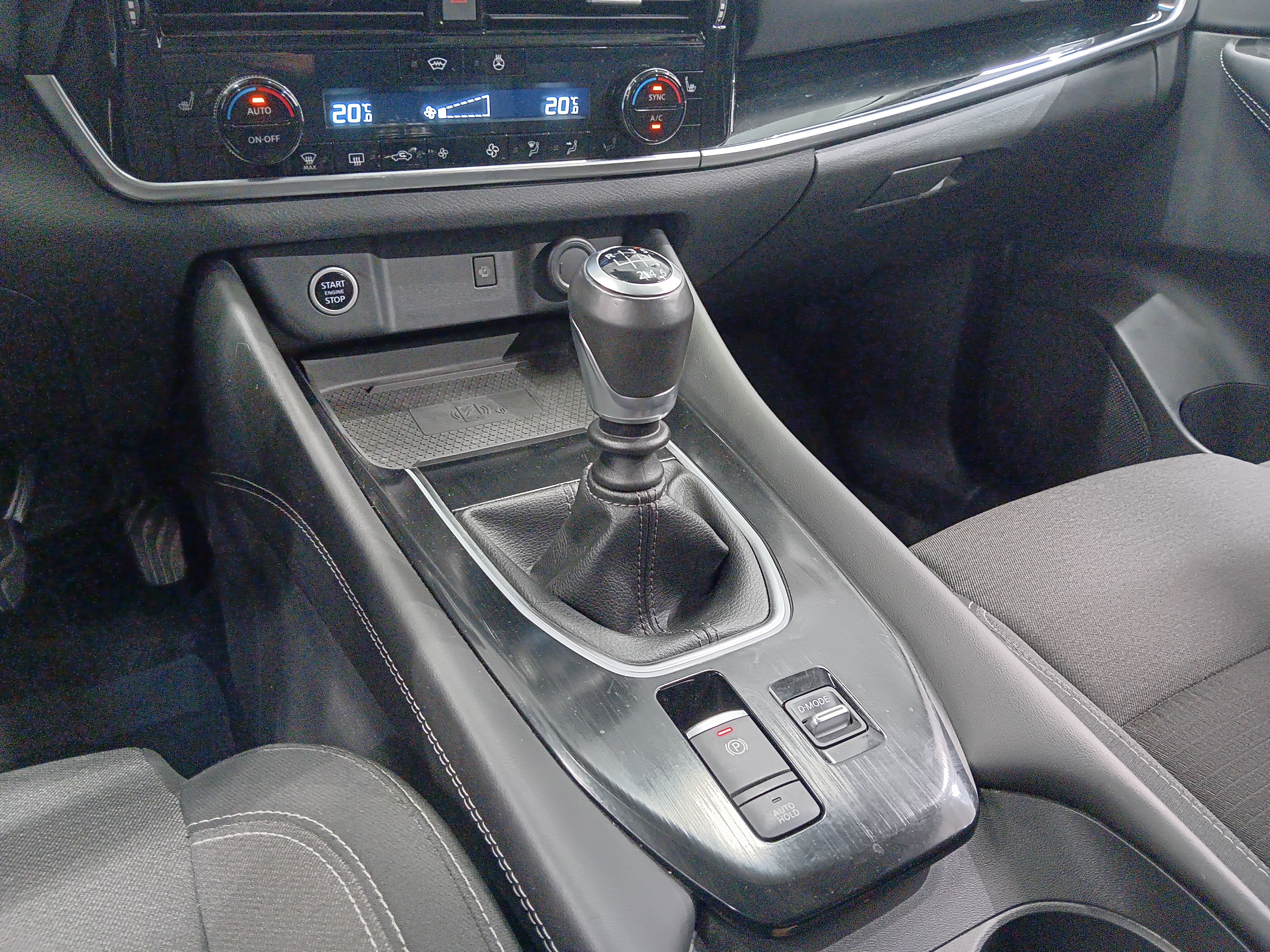 Nissan QASHQAI MHEV 140 6M/T 2WD N-CONNECTA TAKUU 12KK/20TKM