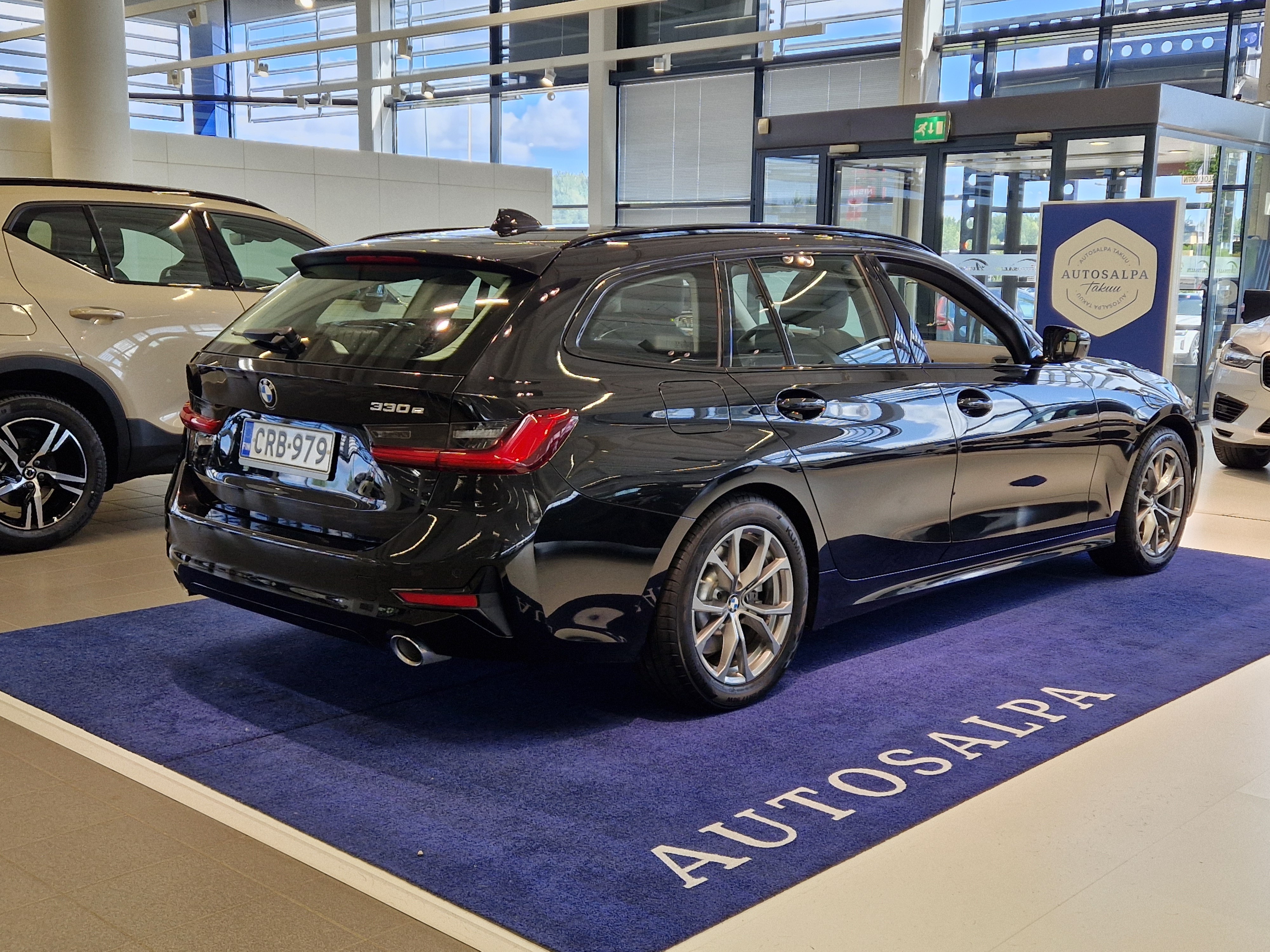 BMW 330 G21 Touring 330e Business Sport 2021, kuva 3/17