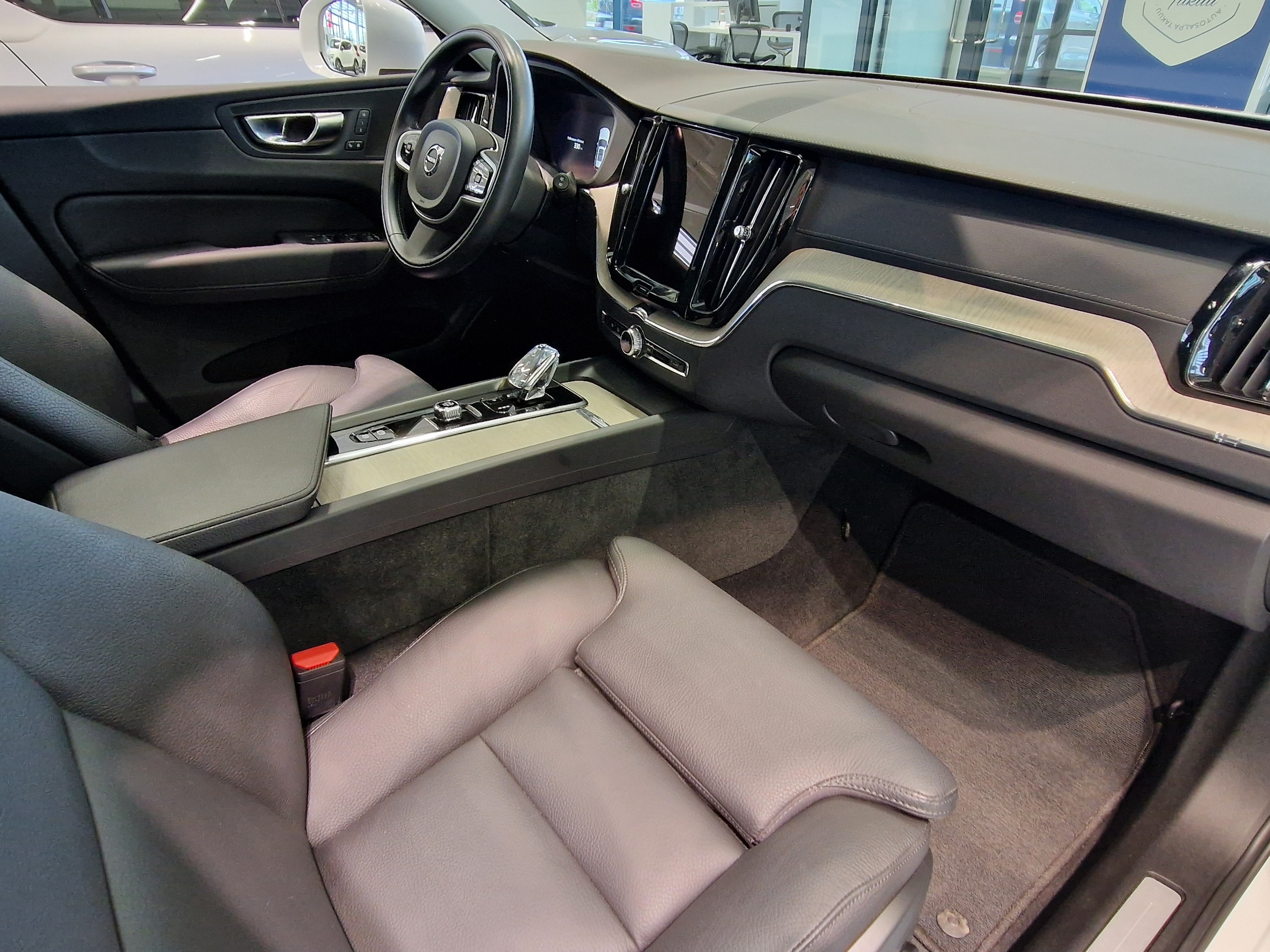 Volvo XC60 T8 AWD LONG RANGE INSCRIPTION TAKUU 24KK/40TKM