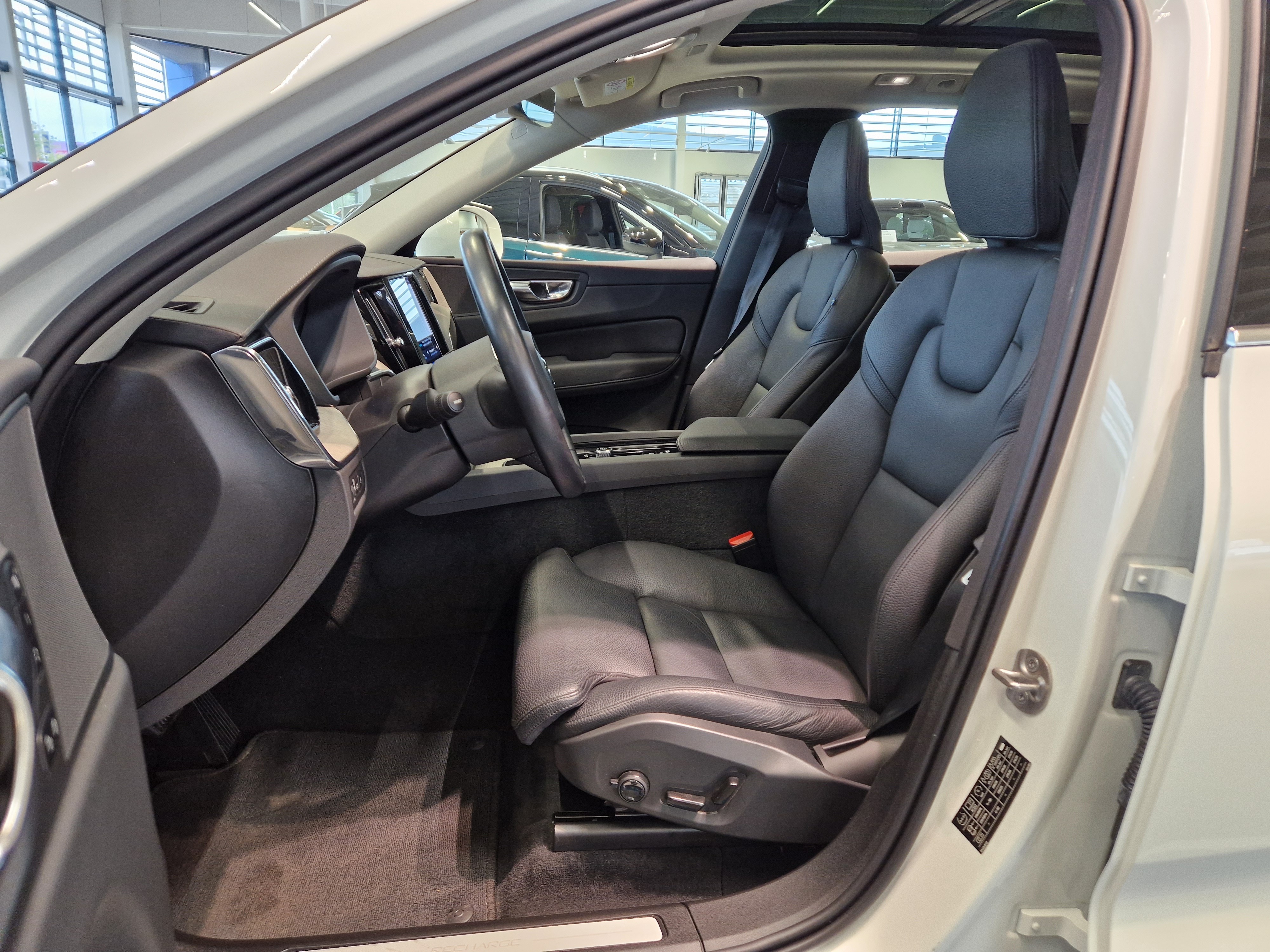Volvo XC60 T8 AWD LONG RANGE INSCRIPTION TAKUU 24KK/40TKM