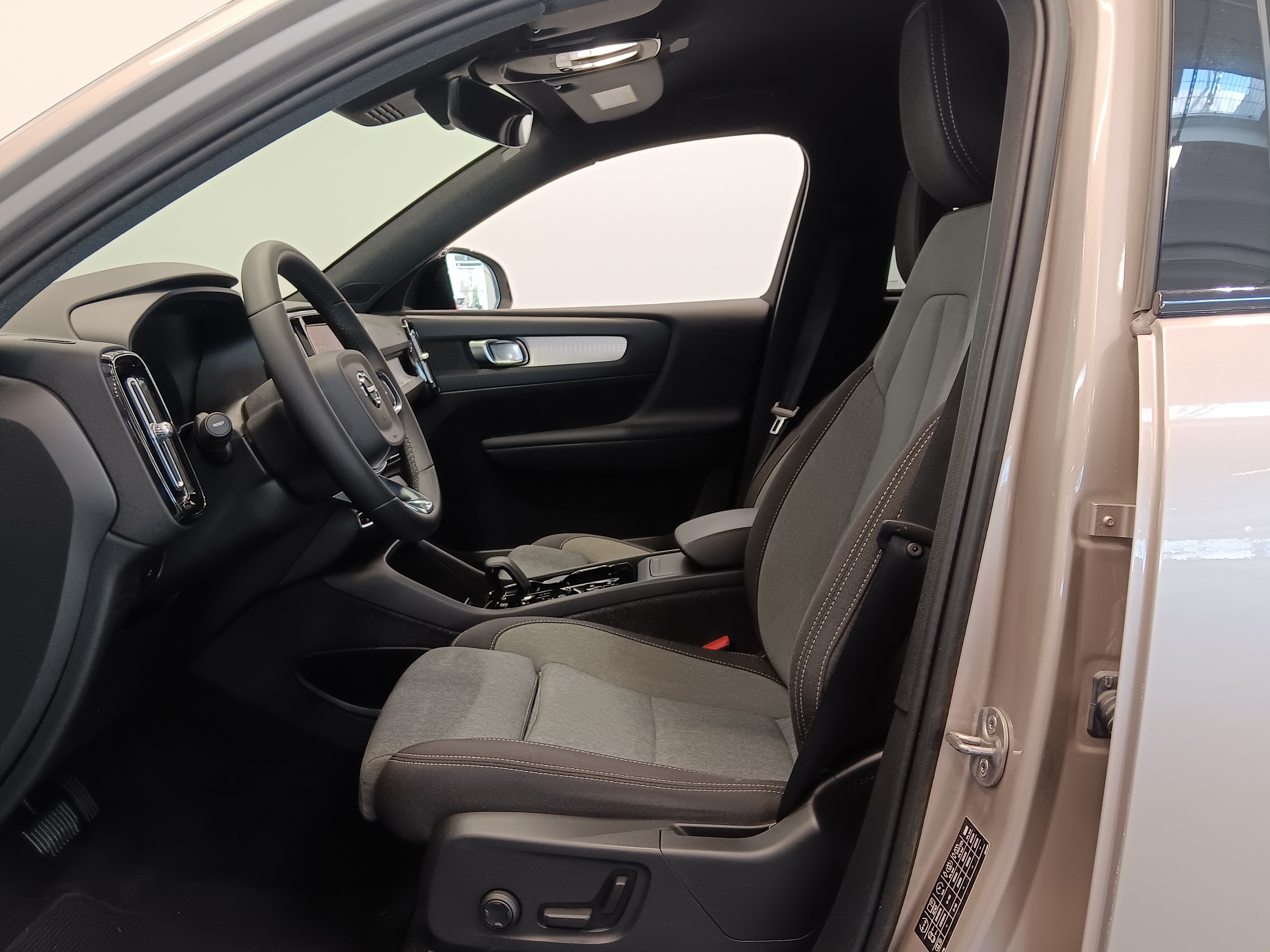 Volvo XC40 B3 MHEV BUSINESS PLUS DARK DCT AUT