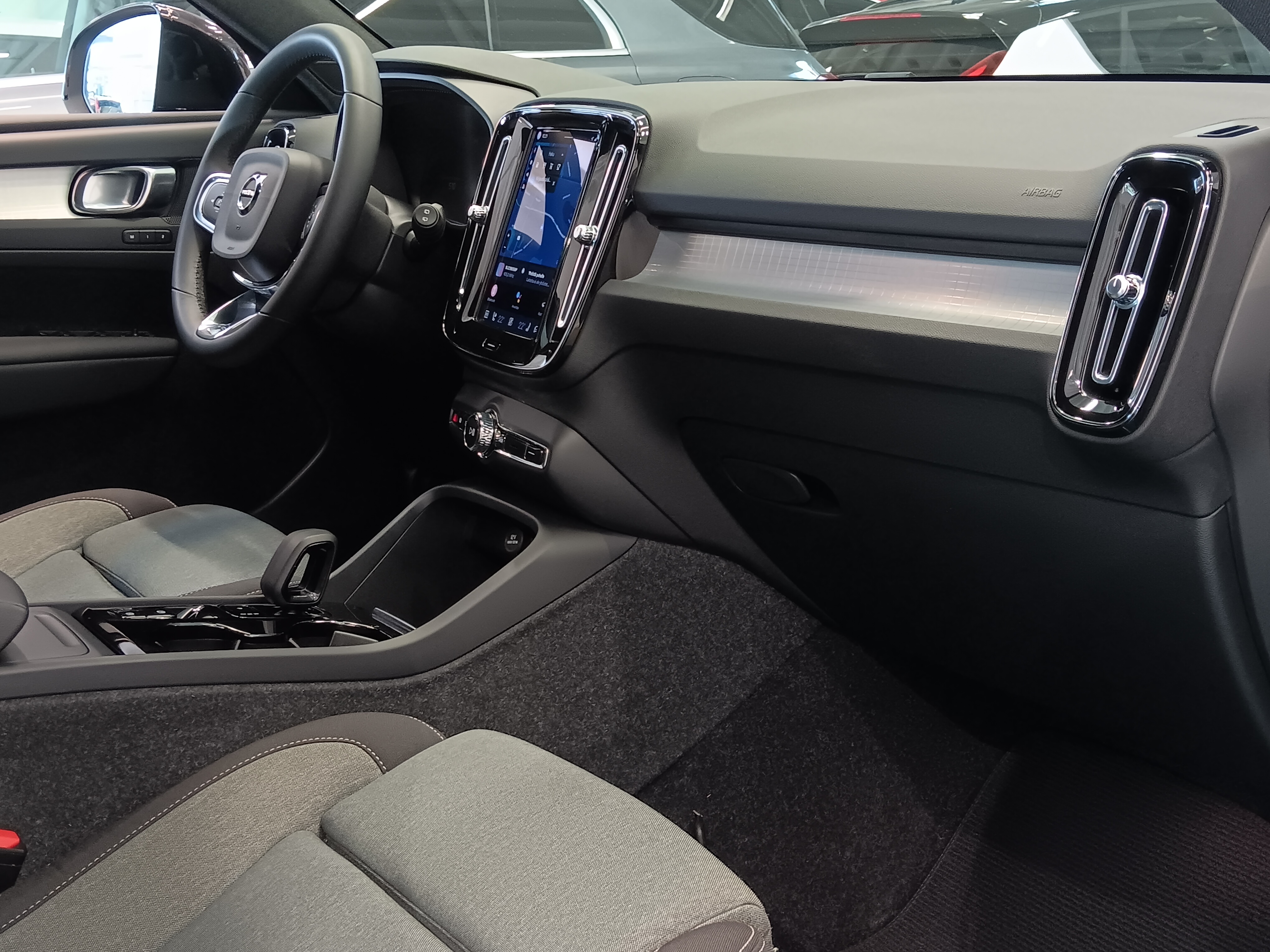 Volvo XC40 B3 MHEV BUSINESS PLUS DARK DCT AUT
