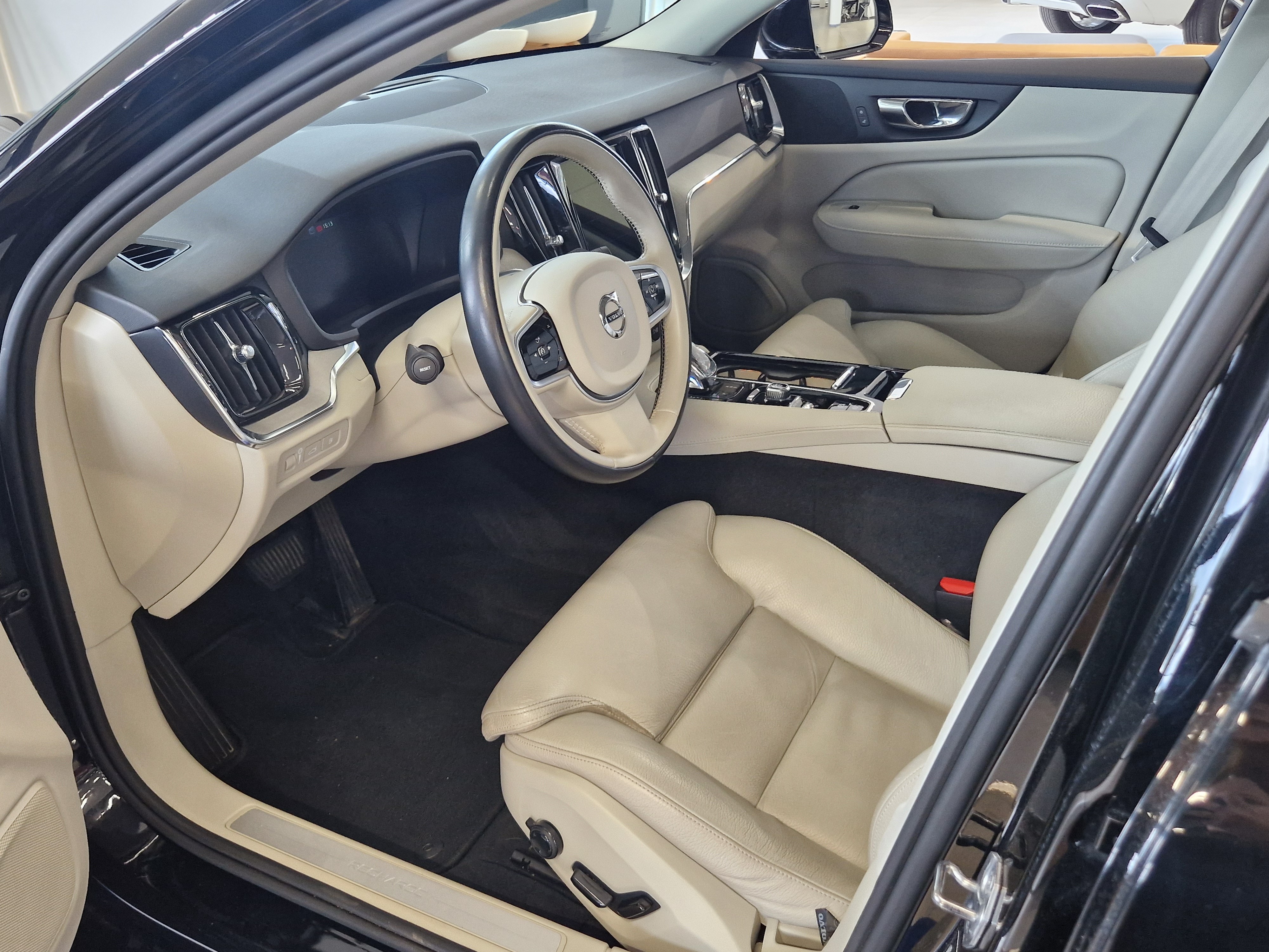 Volvo S60 T8 TWE AWD  INSCRIPTION TAKUU 24KK/40TKM