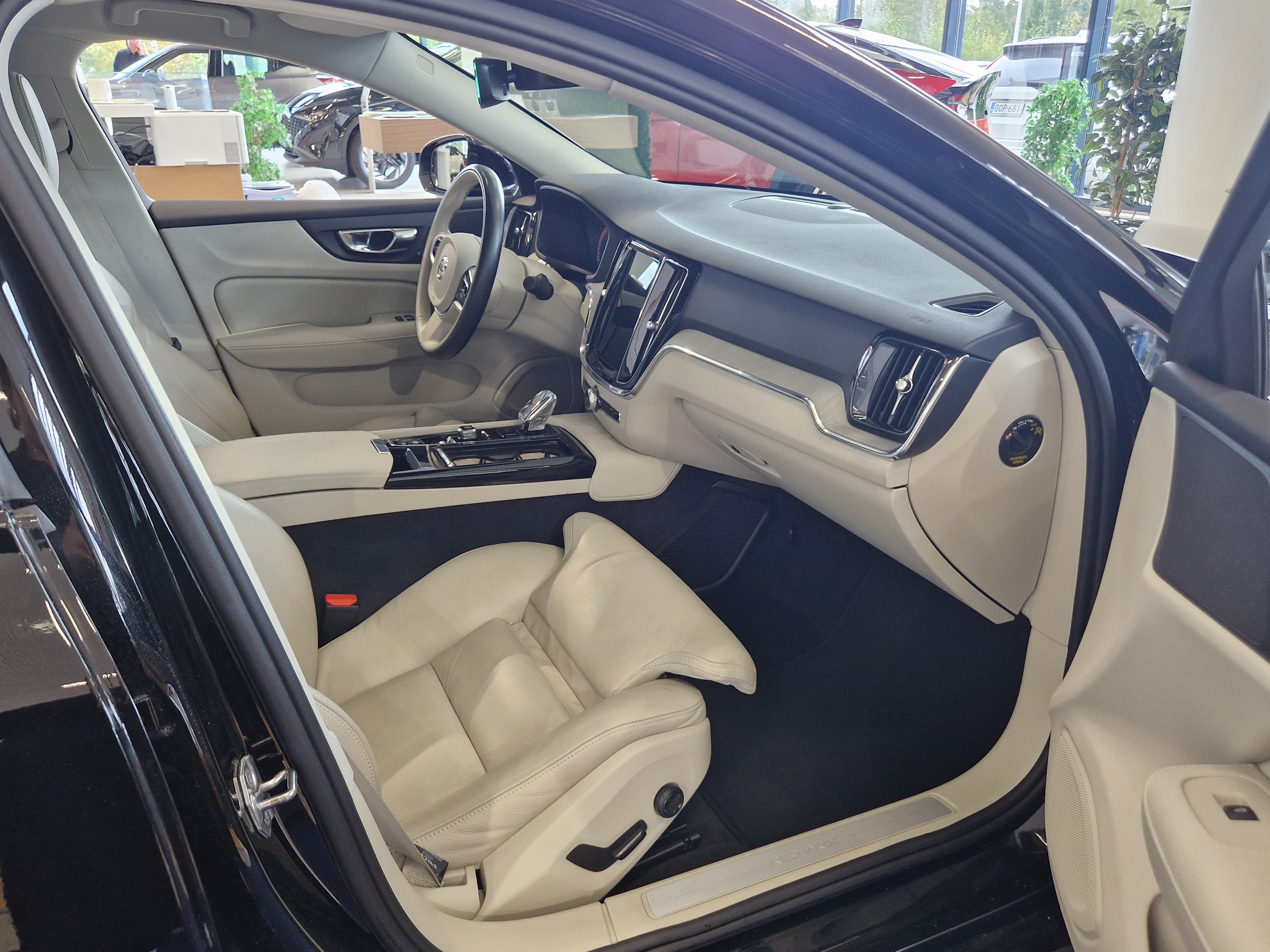 Volvo S60 T8 TWE AWD  INSCRIPTION TAKUU 24KK/40TKM