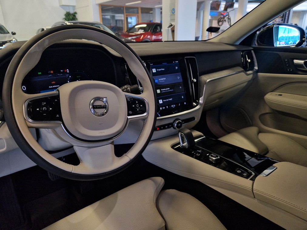 Volvo V60 T8 AWD LONG RANGE PLUS BRIGHT TAKUU 24KK/40TKM