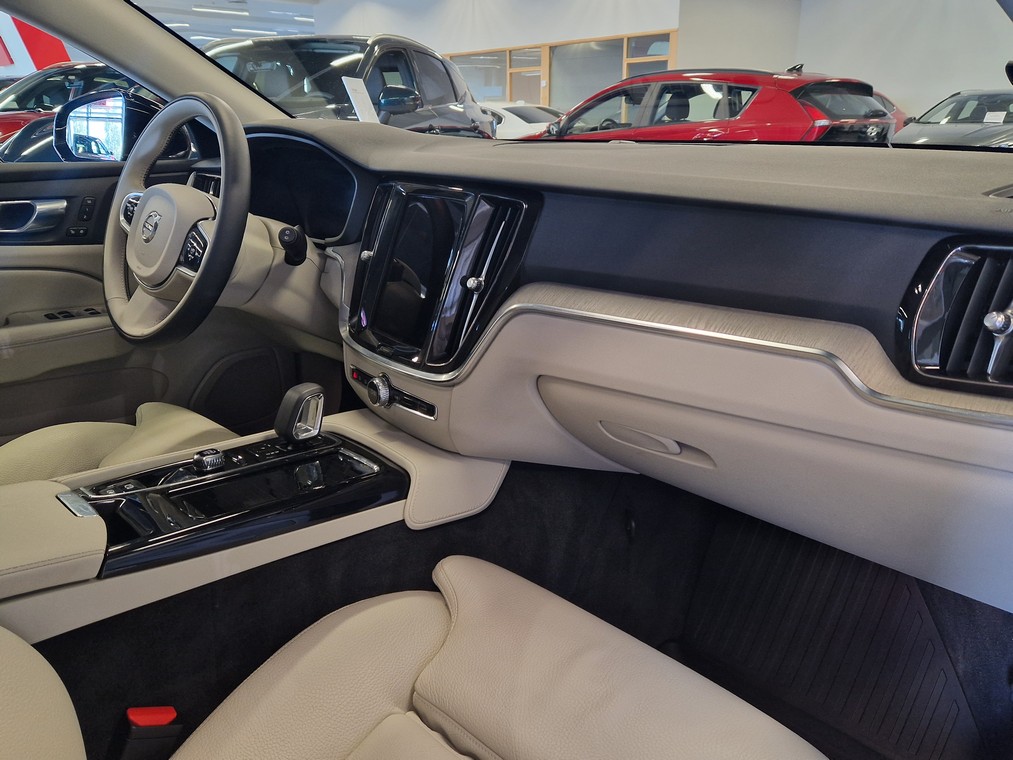 Volvo V60 T8 AWD LONG RANGE PLUS BRIGHT TAKUU 24KK/40TKM