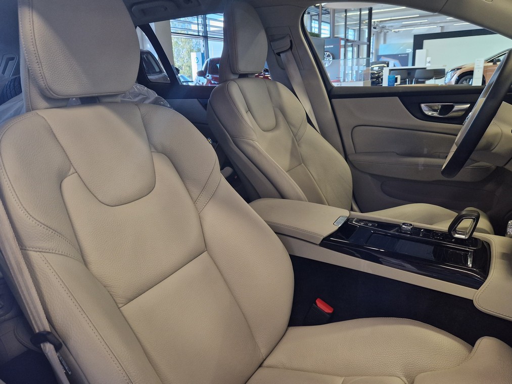 Volvo V60 T8 AWD LONG RANGE PLUS BRIGHT TAKUU 24KK/40TKM