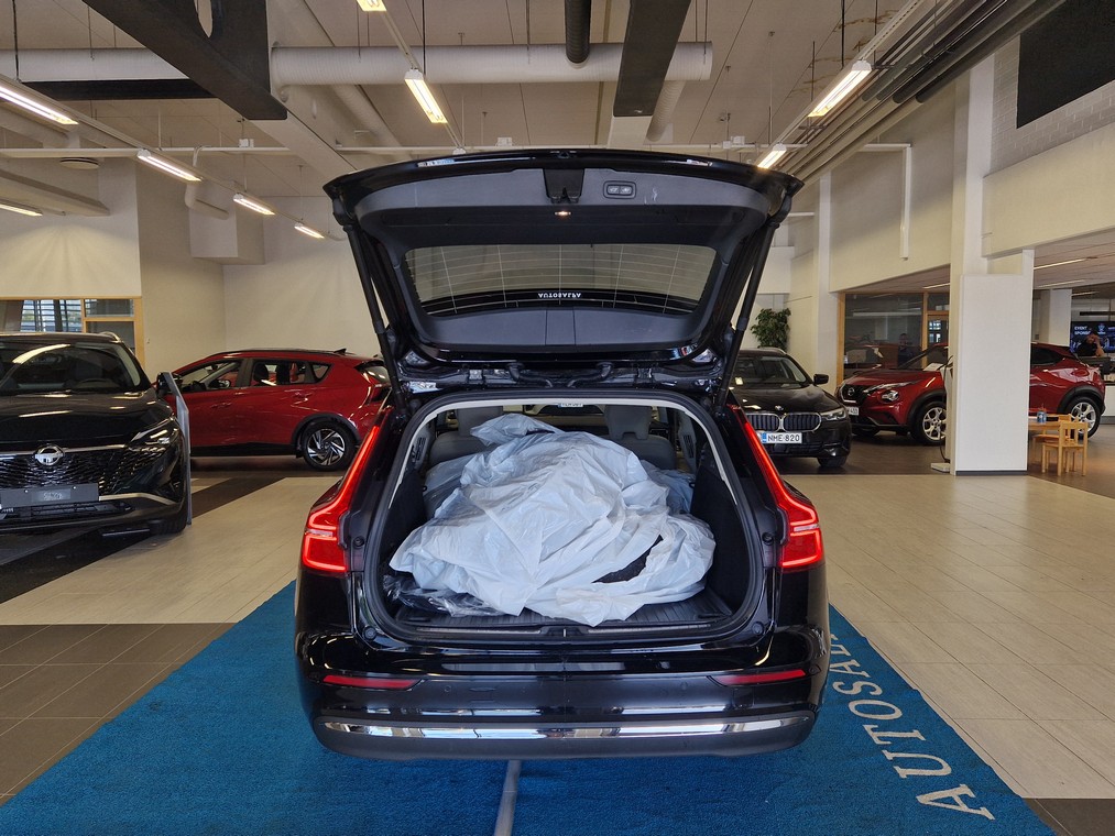 Volvo V60 T8 AWD LONG RANGE PLUS BRIGHT TAKUU 24KK/40TKM