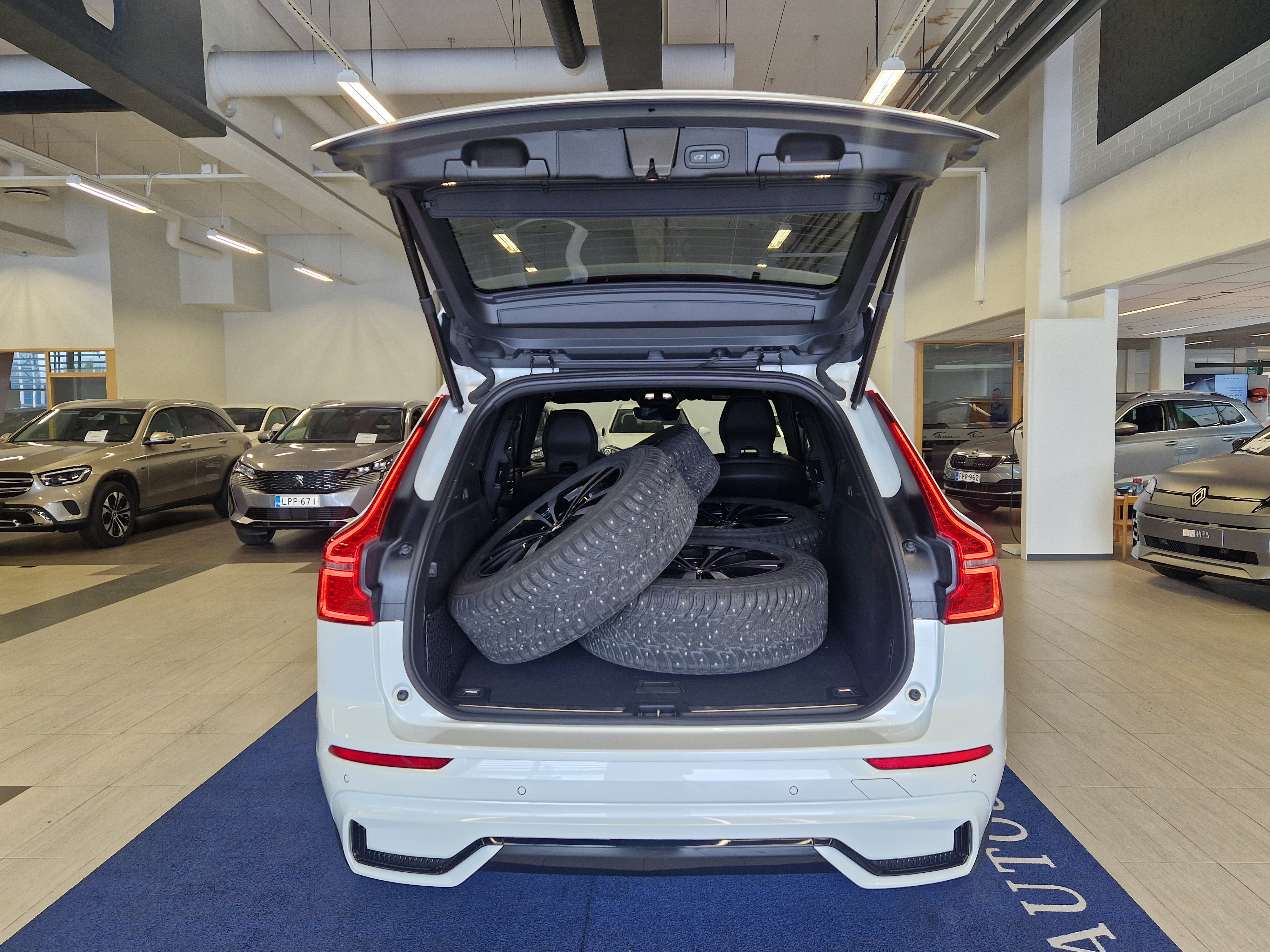 Volvo XC60 2024, kuva 4/18