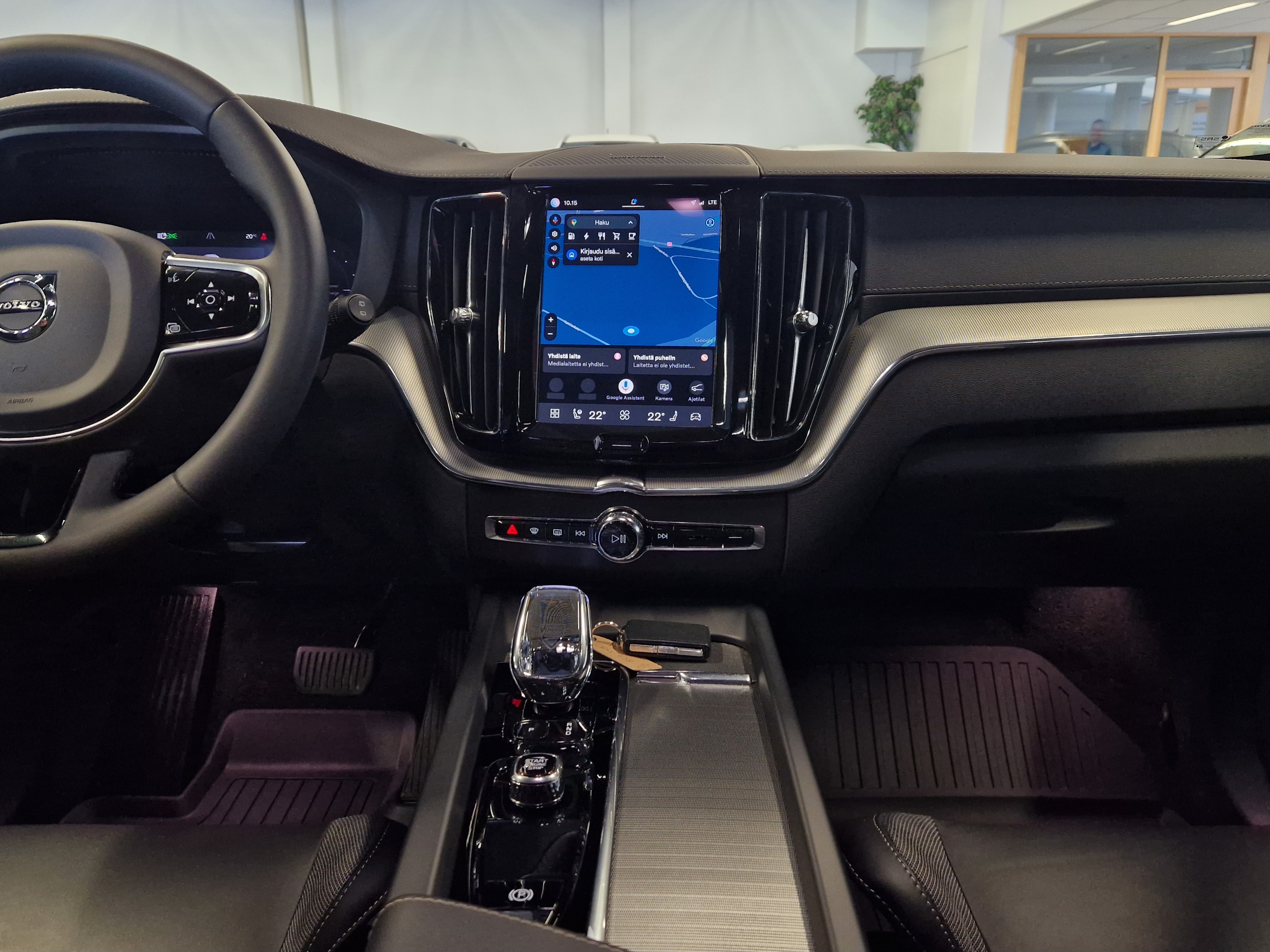 Volvo XC60 T8 AWD LONG RANGE ULTIMATE DARK TAKUU 24KK/40TKM