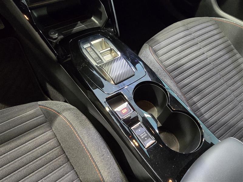 Peugeot E-2008 ACTIVE PACK 50 KWH 136 AUTOMAATTI