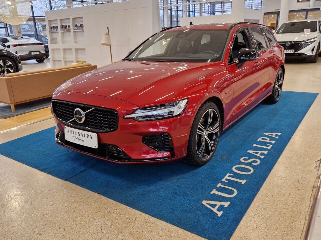 volvo V60 T8 AWD LONG RANGE ULTIMATE DARK TAKUU 24KK/40TKM