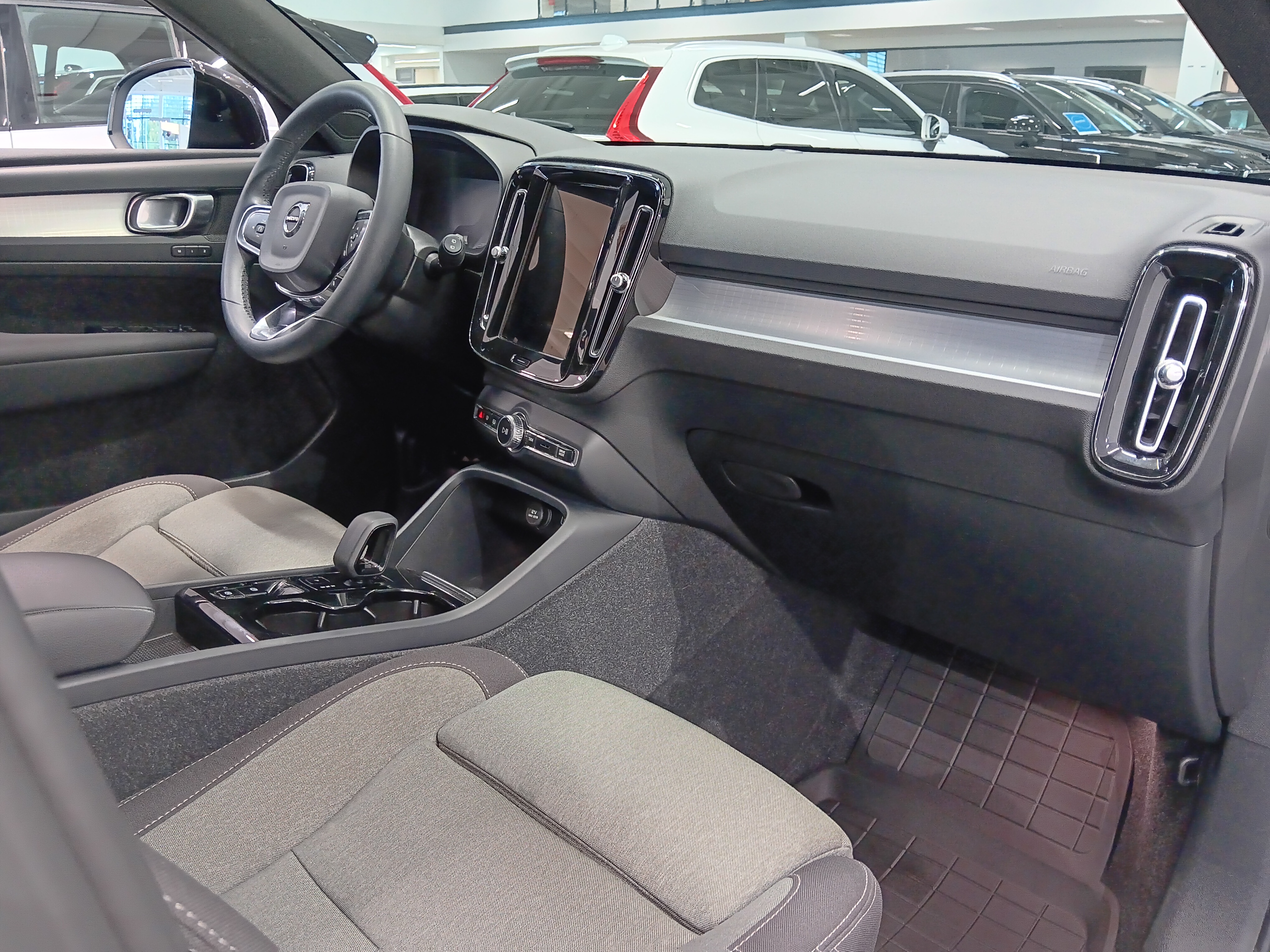 Volvo XC40 T4 TWE PLUS DARK TAKUU 24KK/40TKM