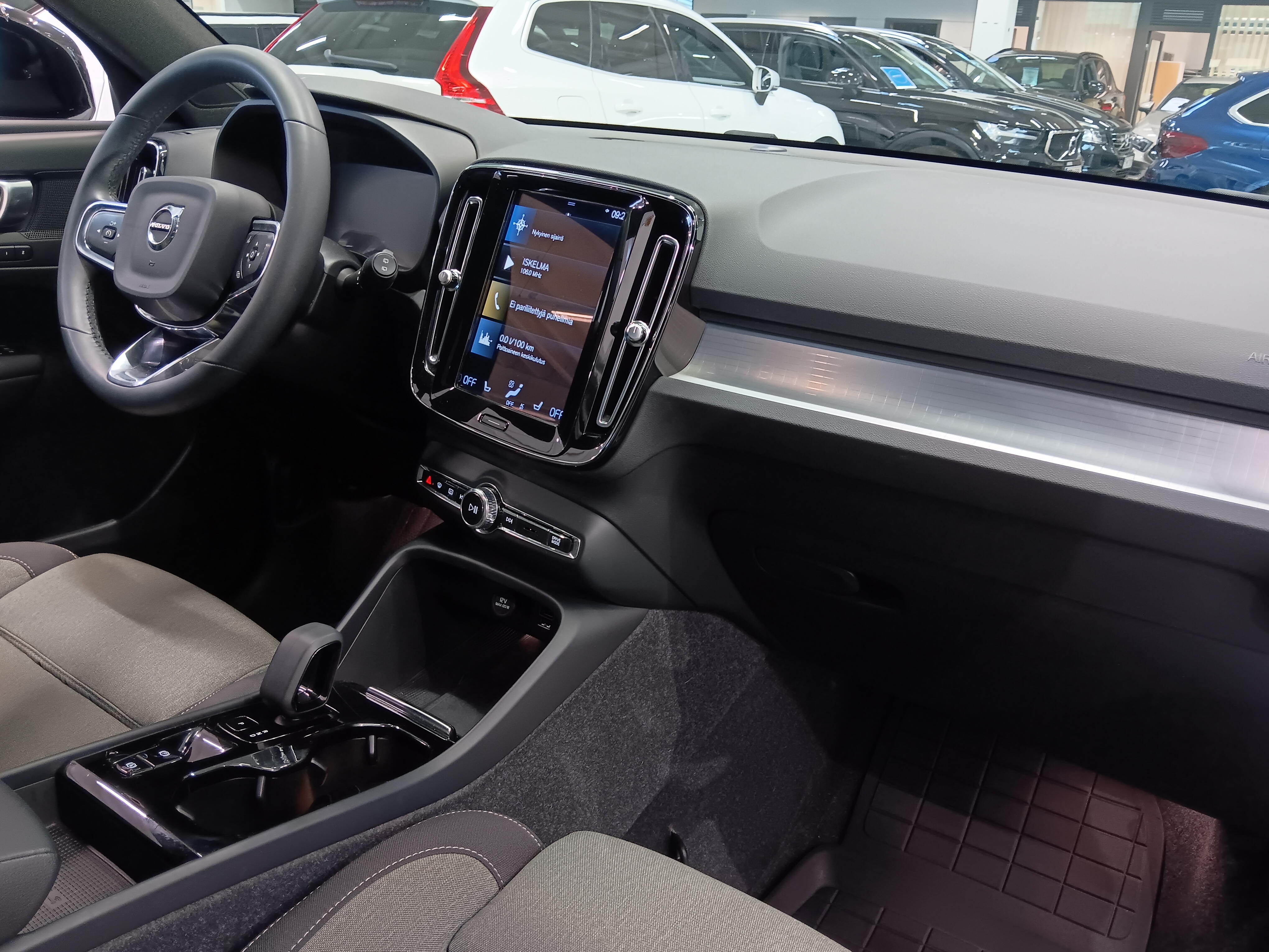 Volvo XC40 T4 TWE PLUS DARK TAKUU 24KK/40TKM