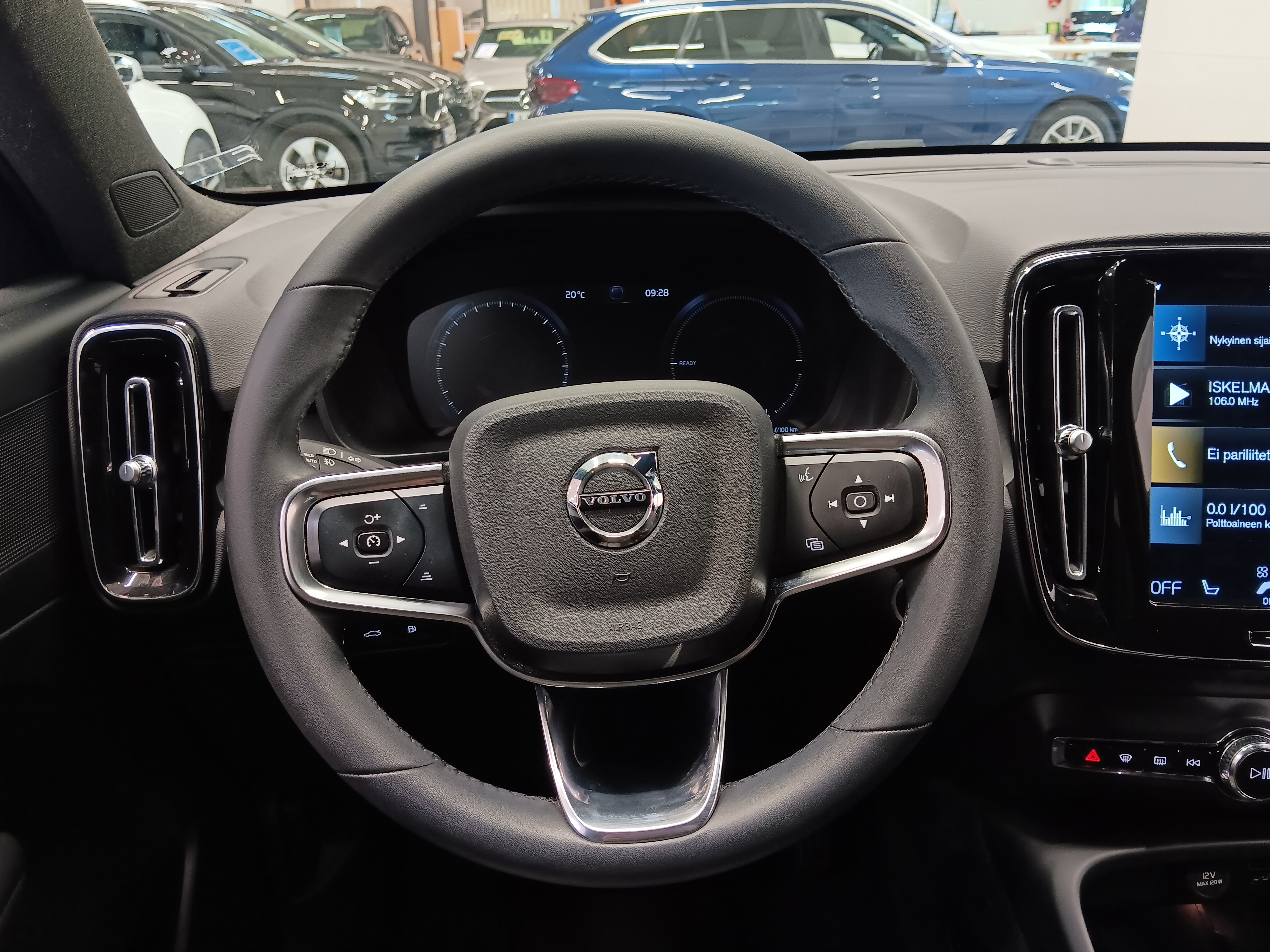 Volvo XC40 T4 TWE PLUS DARK TAKUU 24KK/40TKM