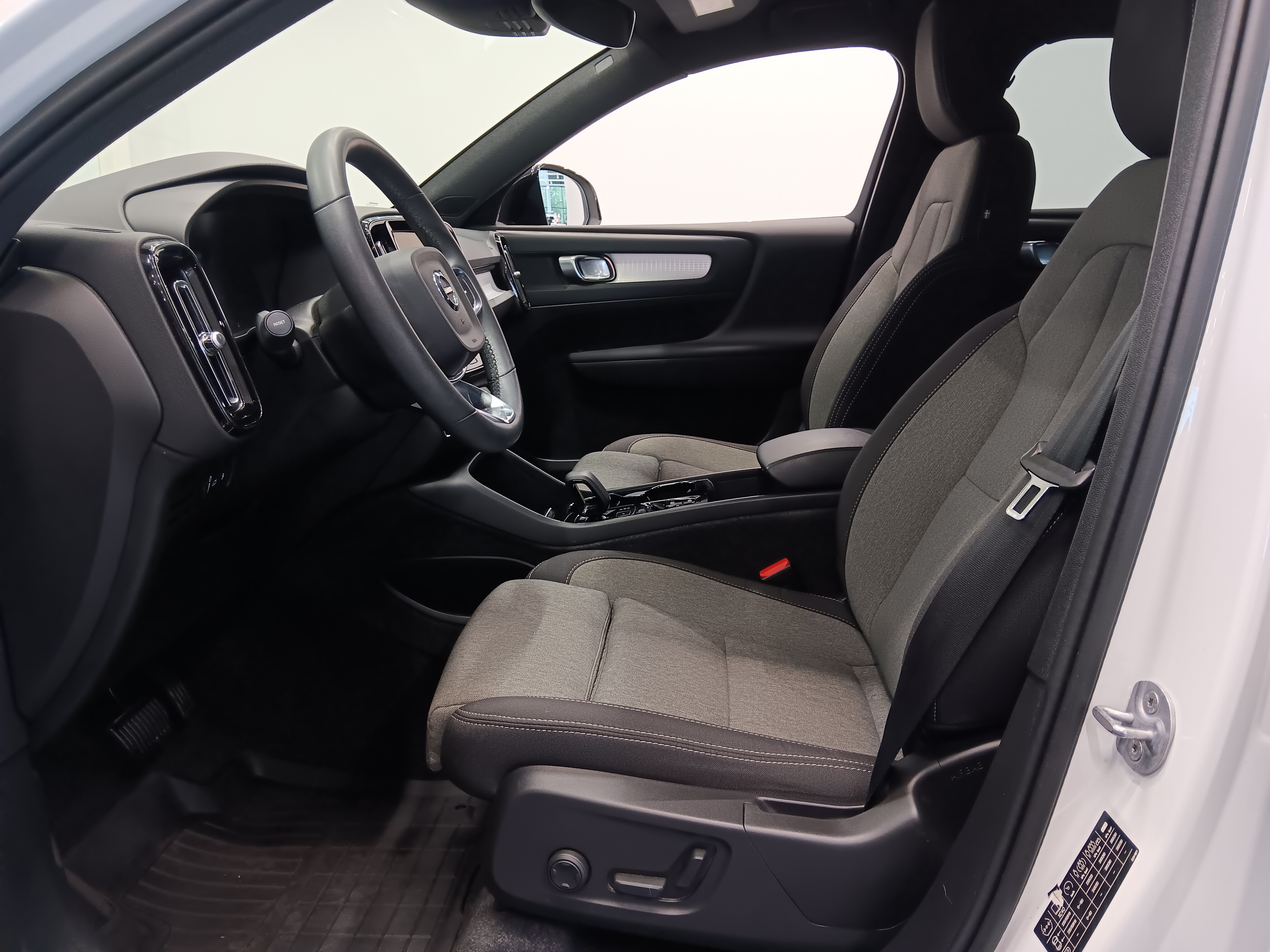 Volvo XC40 T4 TWE PLUS DARK TAKUU 24KK/40TKM