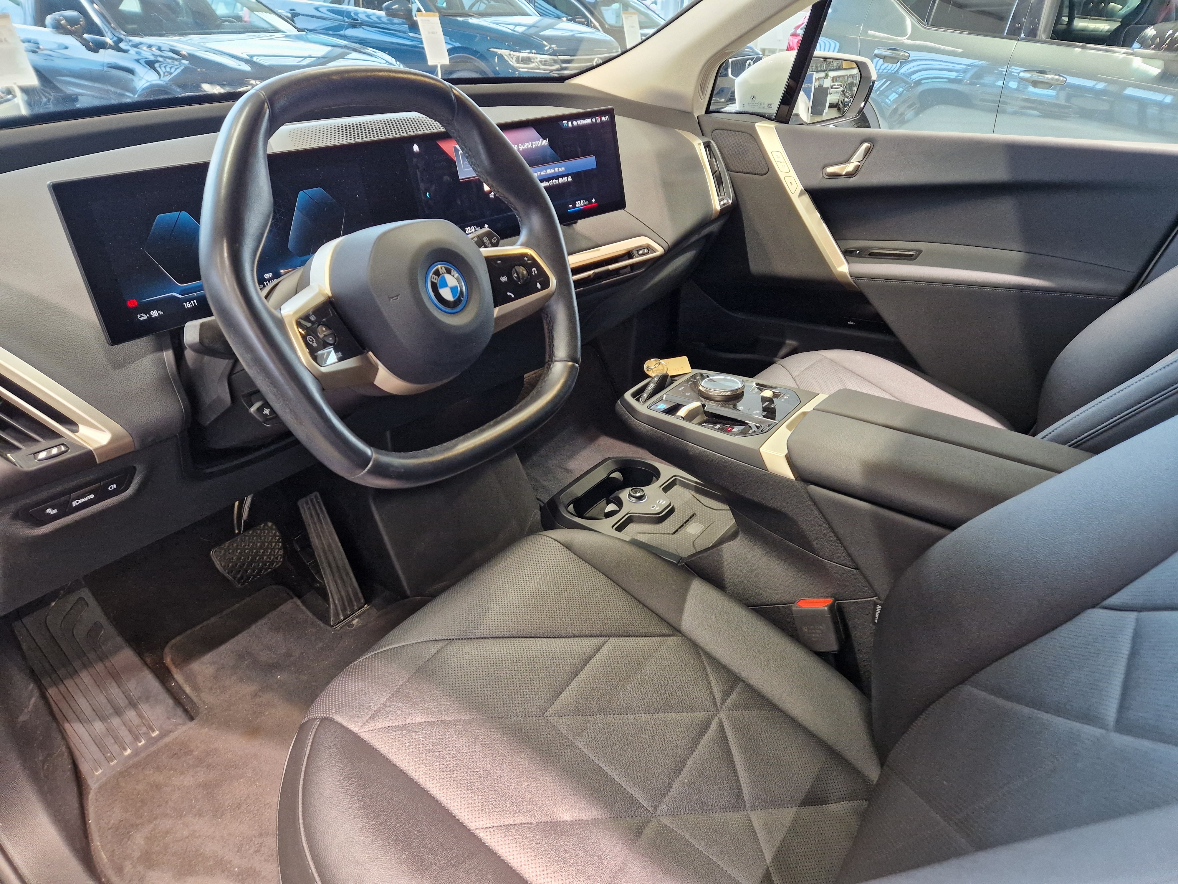 BMW iX xDrive40 2022, kuva 5/19