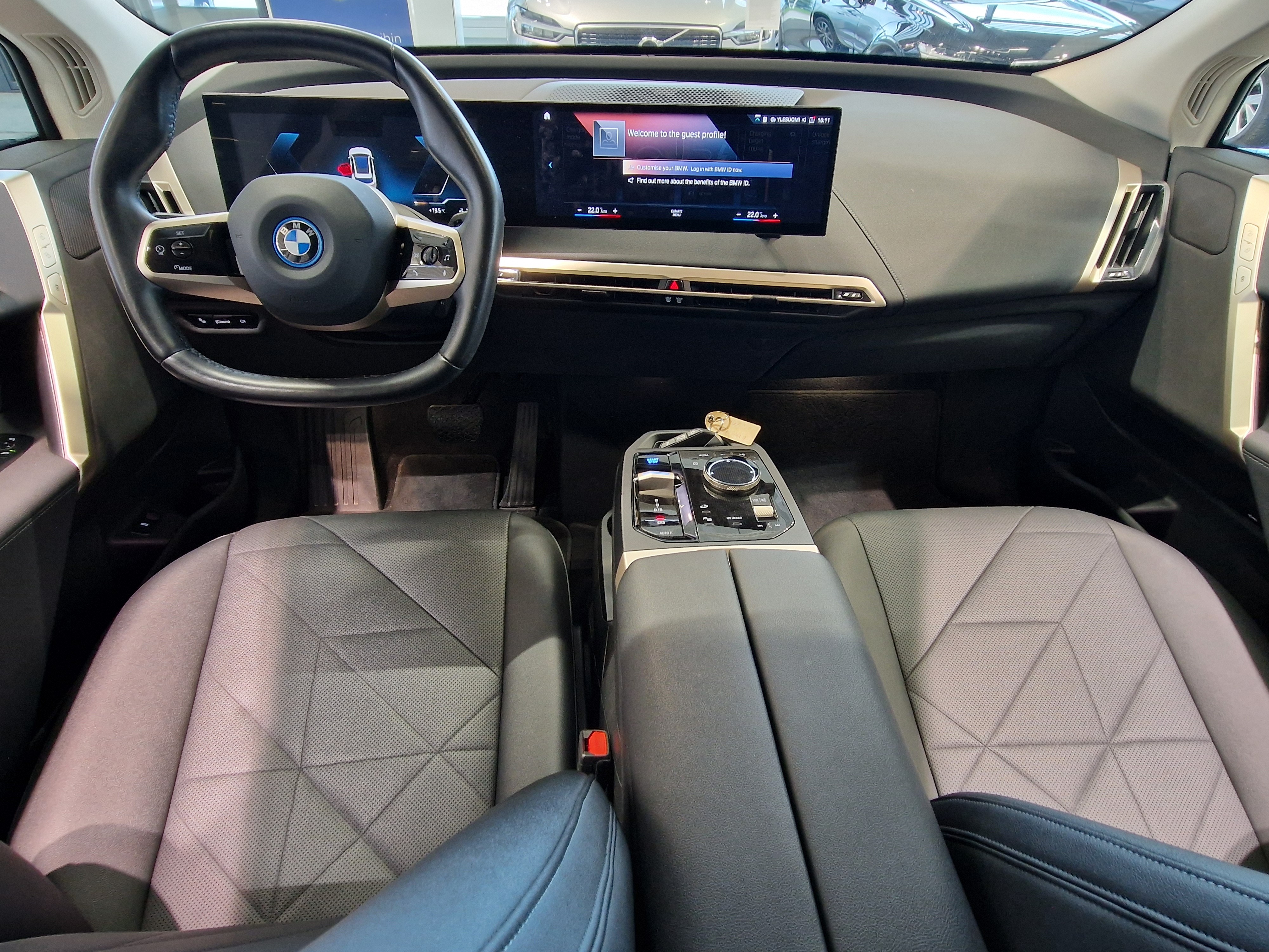 BMW iX xDrive40 2022, kuva 6/19