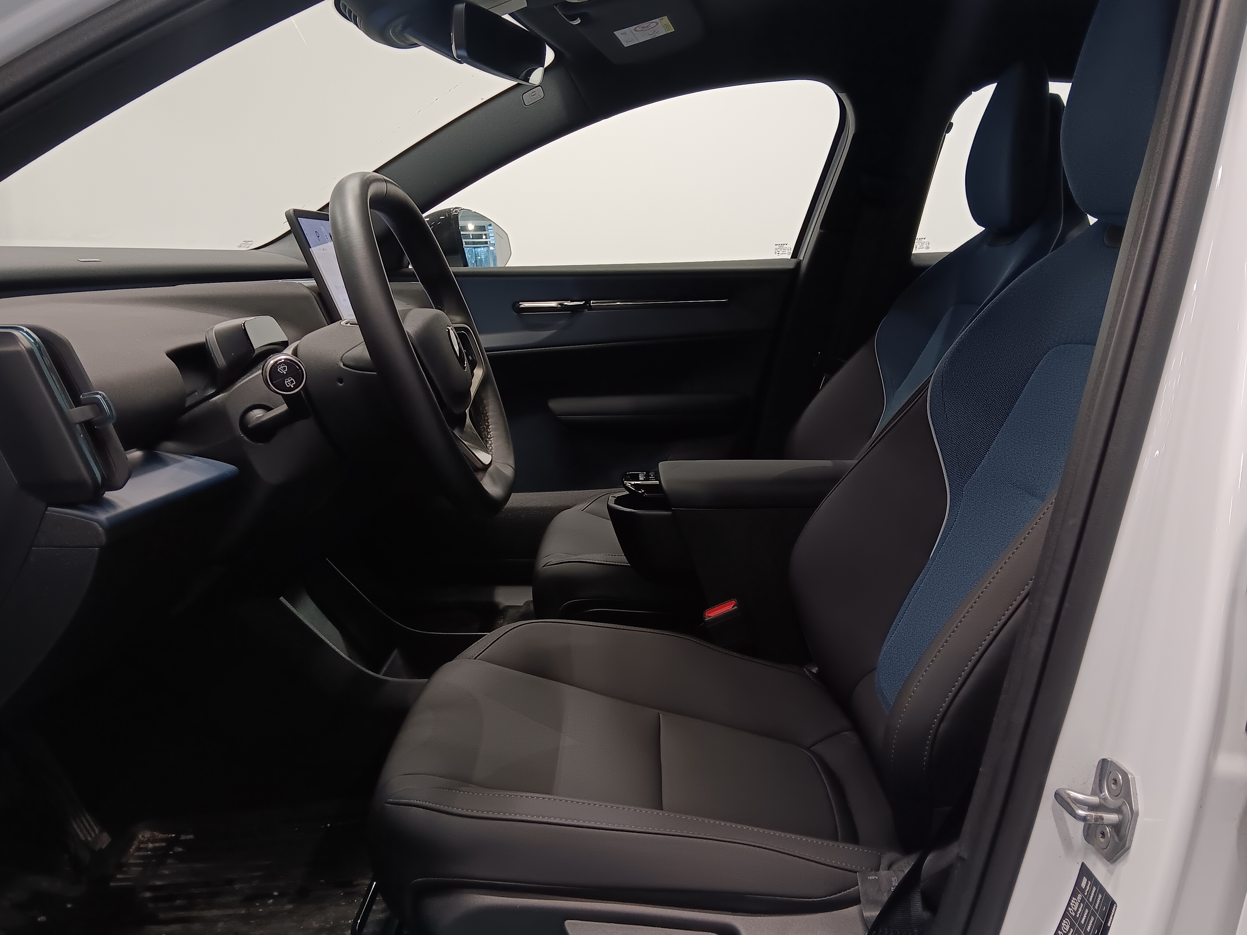 Volvo EX30 SINGLE EXTENDED RANGE PLUS.