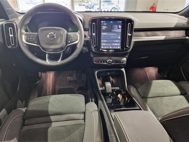 Volvo EX40 TWIN PERFORMANCE PLUS PRO BLACK EDITION