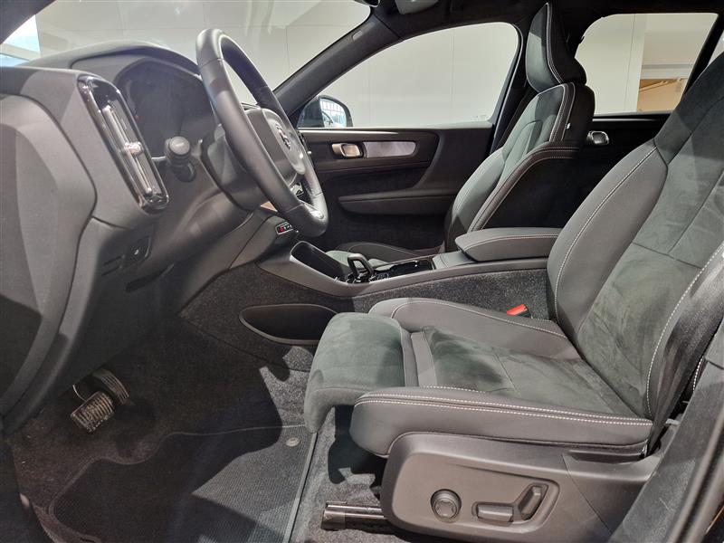 Volvo EX40 TWIN PERFORMANCE PLUS PRO BLACK EDITION