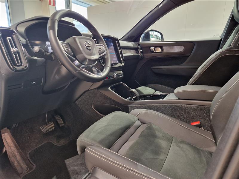 Volvo EX40 TWIN PERFORMANCE PLUS PRO BLACK EDITION