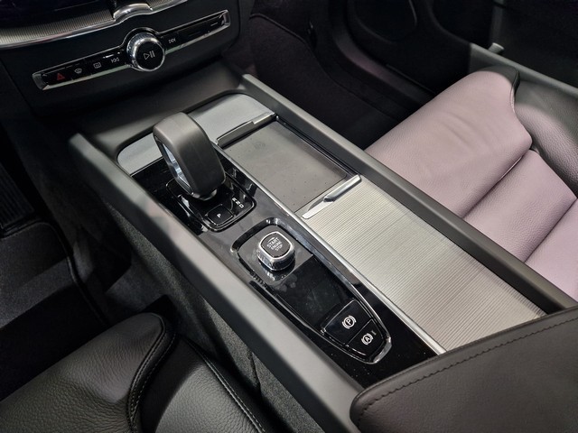 Volvo XC60 T6 AWD LONG RANGE PLUS PRO DARK.