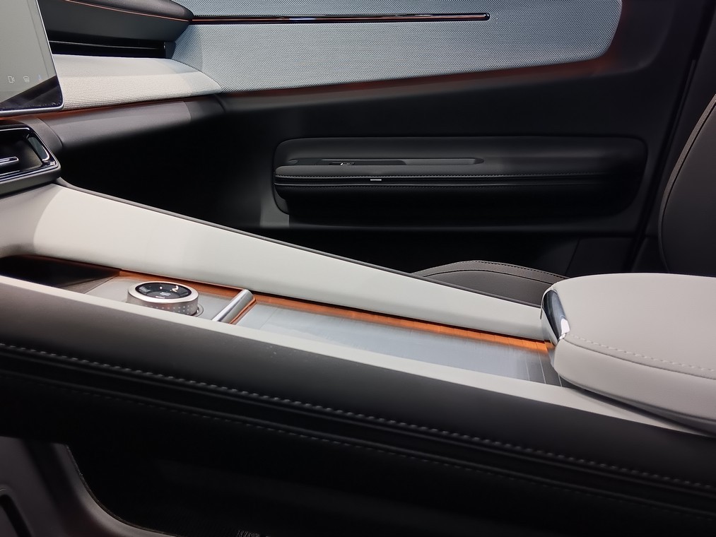 Polestar 4 LONG RANGE DUAL MOTOR PLUS TAKUU 24KK/40TKM