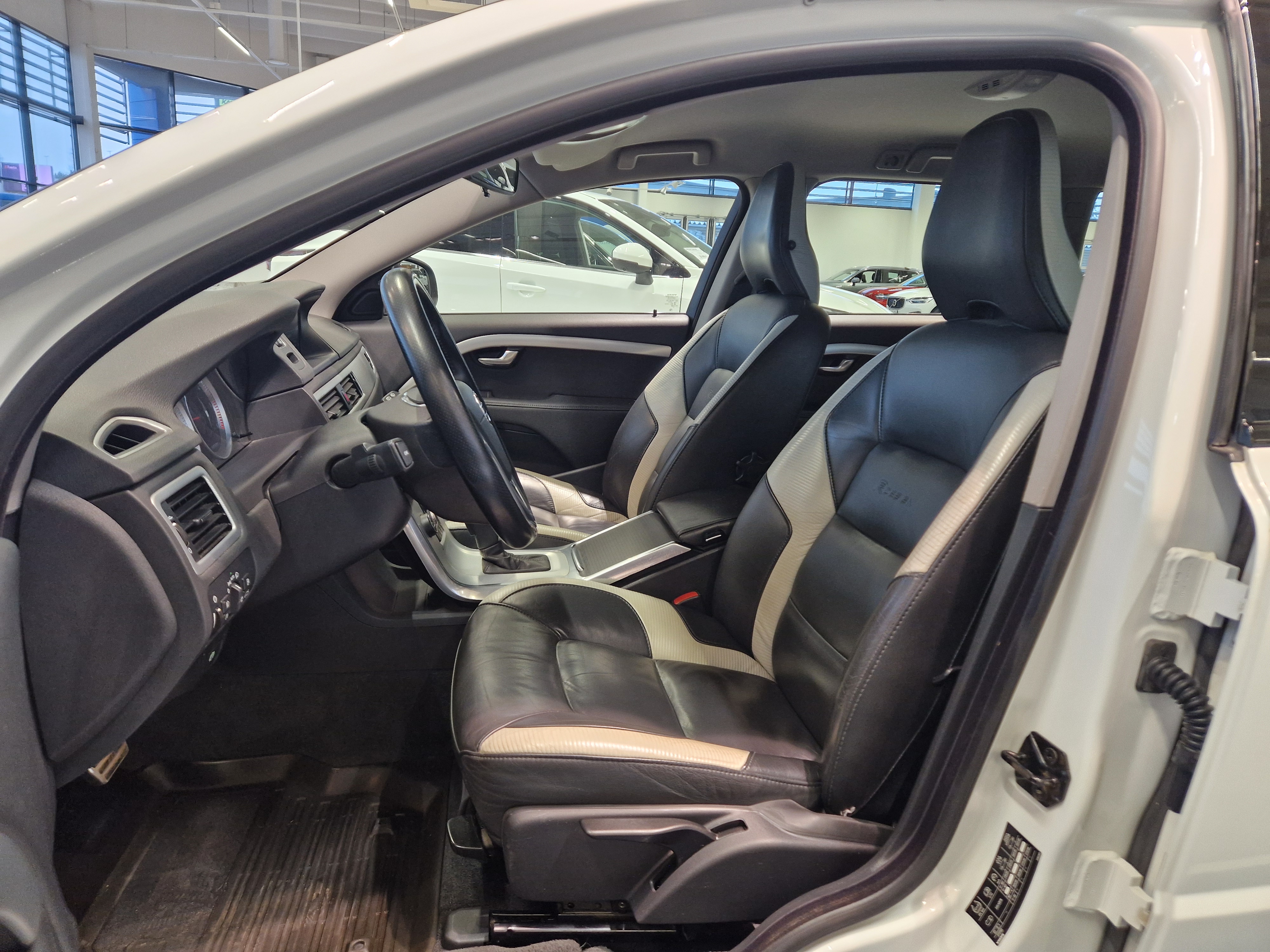 Volvo V70 D2 R-DESIGN BUSINESS AUT