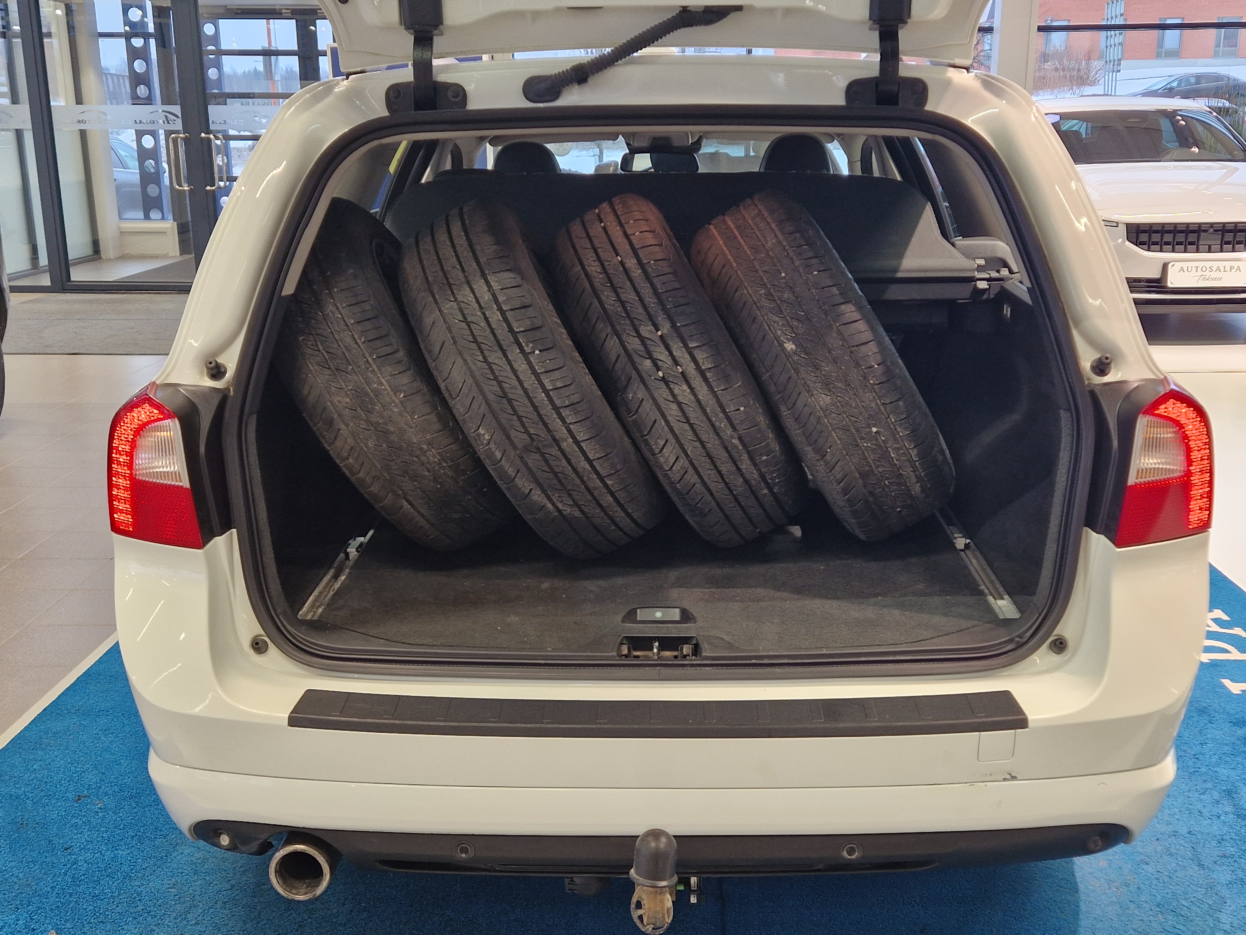 Volvo V70 D2 R-DESIGN BUSINESS AUT