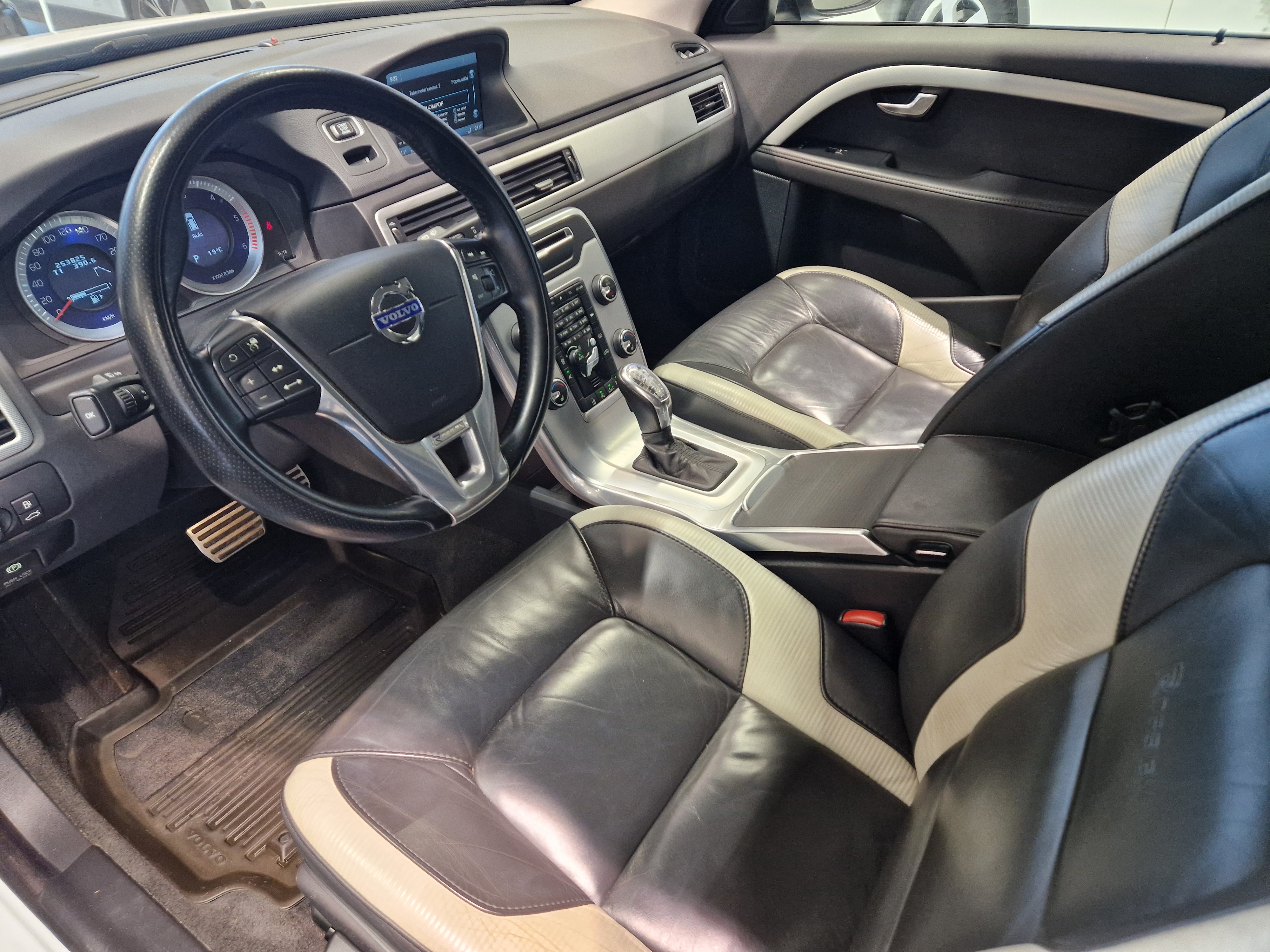 Volvo V70 D2 R-DESIGN BUSINESS AUT