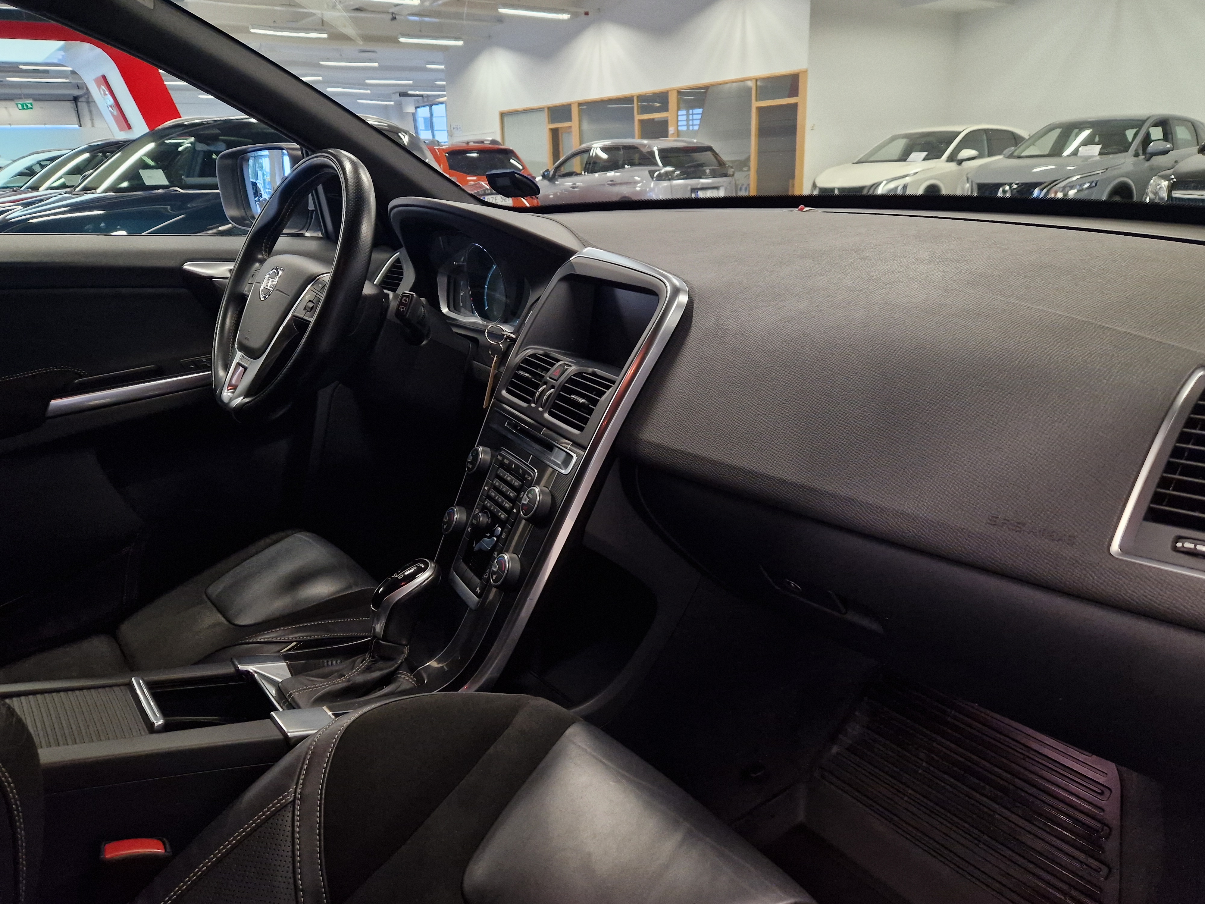 Volvo XC60 D4 AWD R-DESIGN AUT