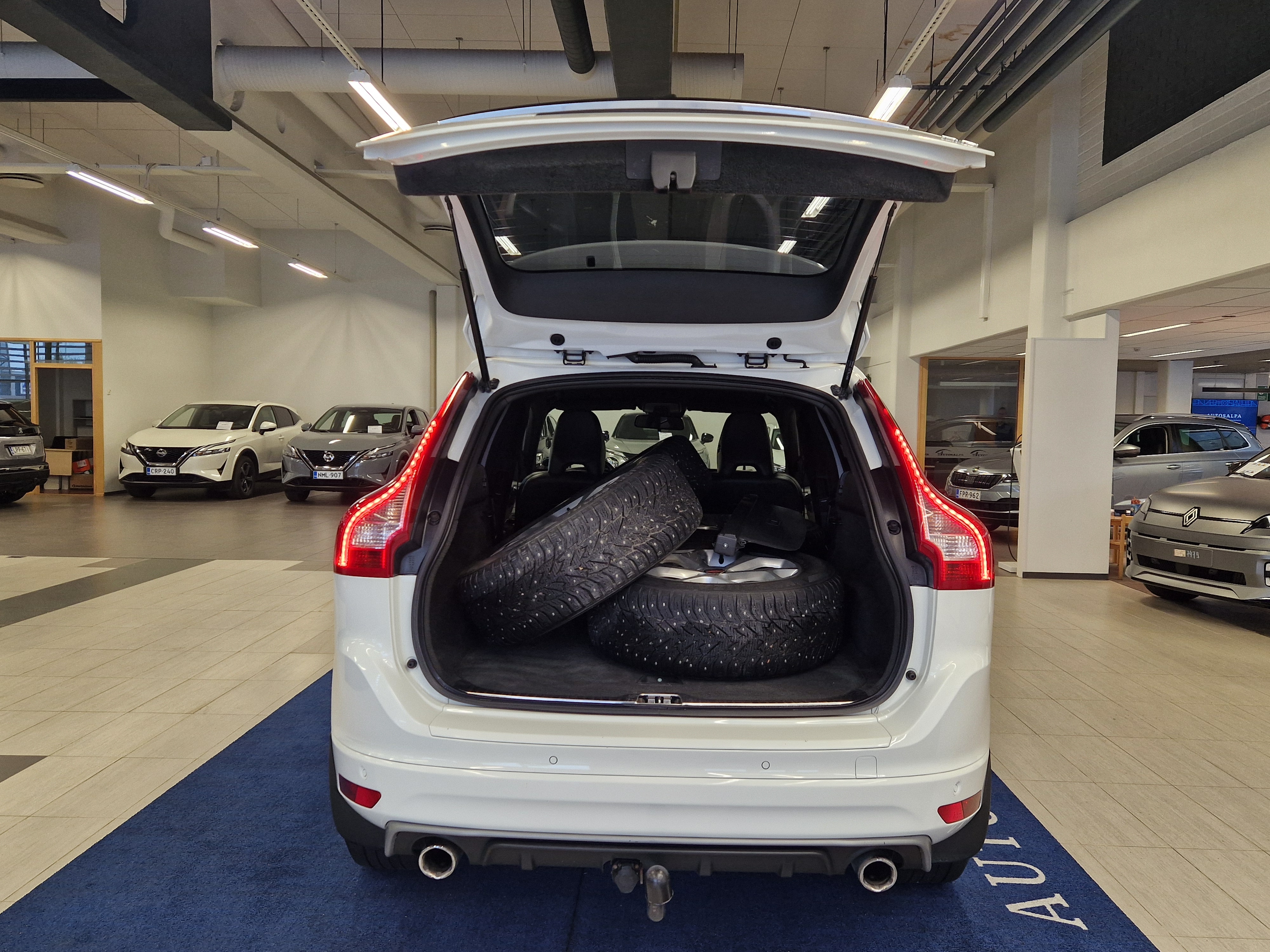 Volvo XC60 D4 AWD R-DESIGN AUT